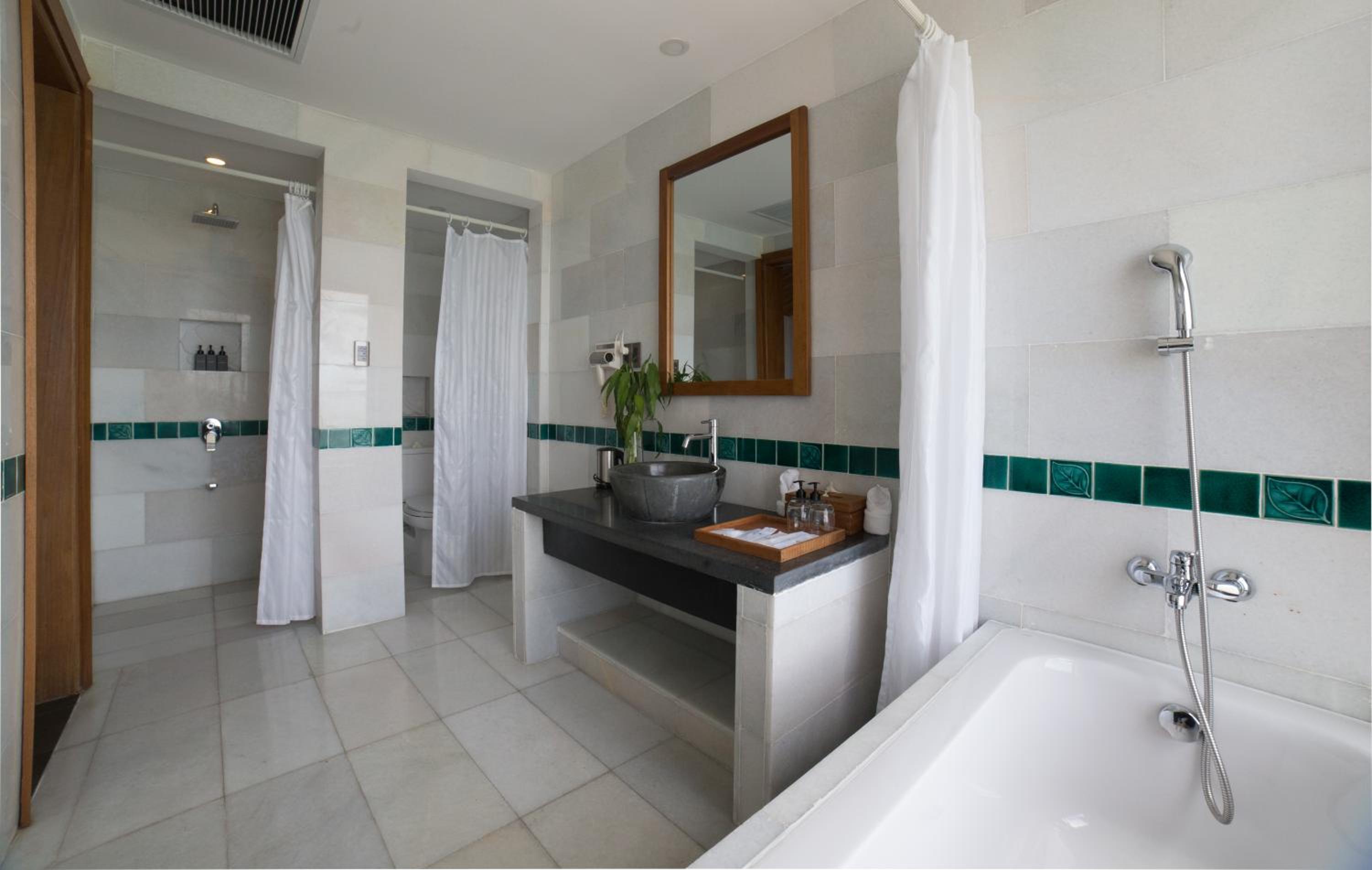 Lagoon View Deluxe with Free Airport Shuttle Bus - Photo 8