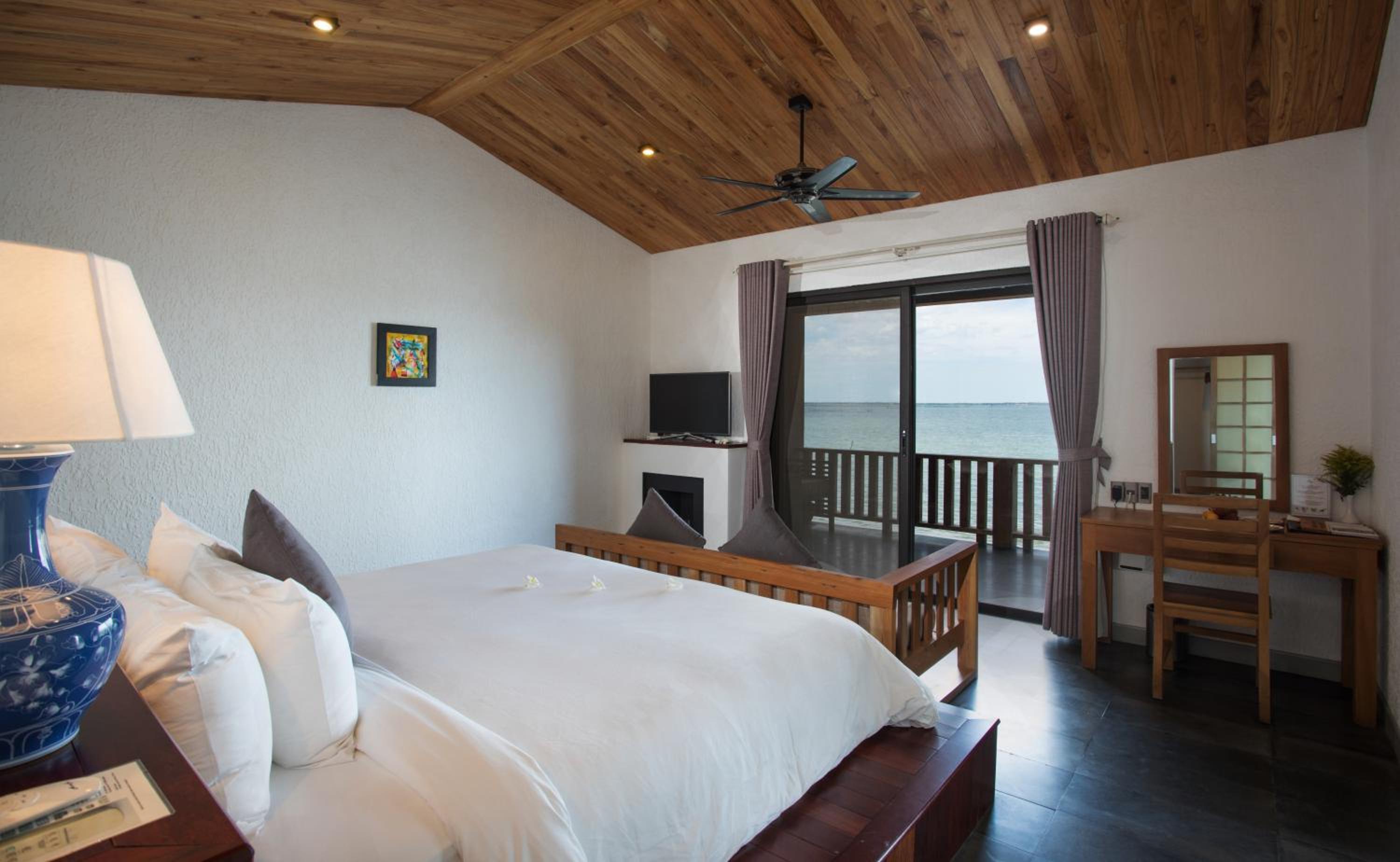 2 Bedrooms Lagoon View Villa with Free Airport Shuttle Bus - Photo 1