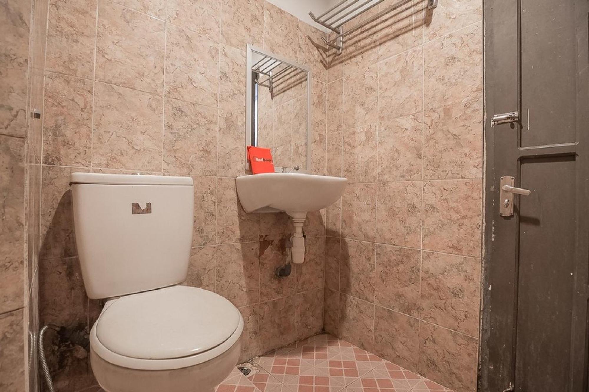 Standard Double Room - Photo 9