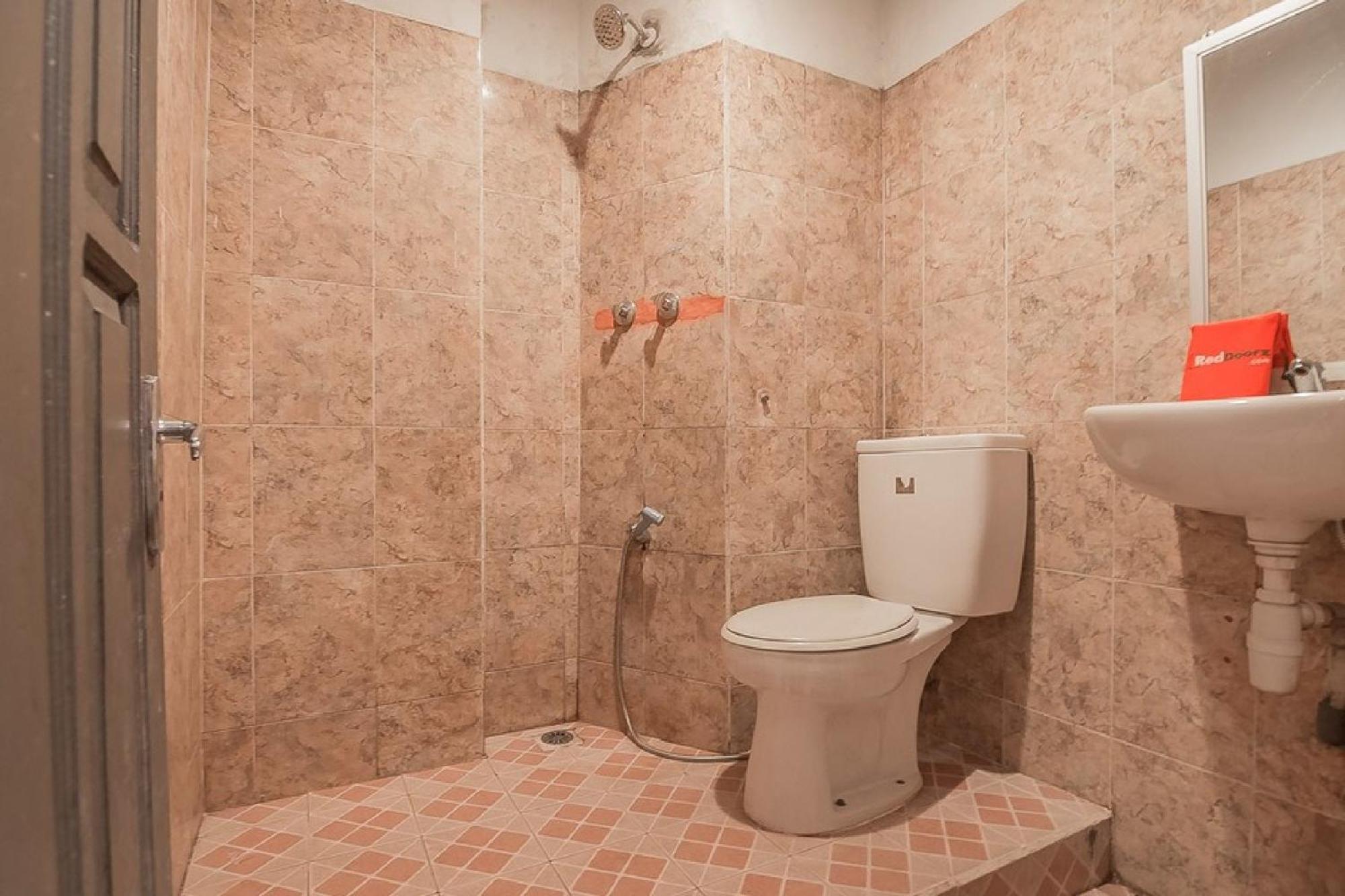 Standard Double Room - Photo 8