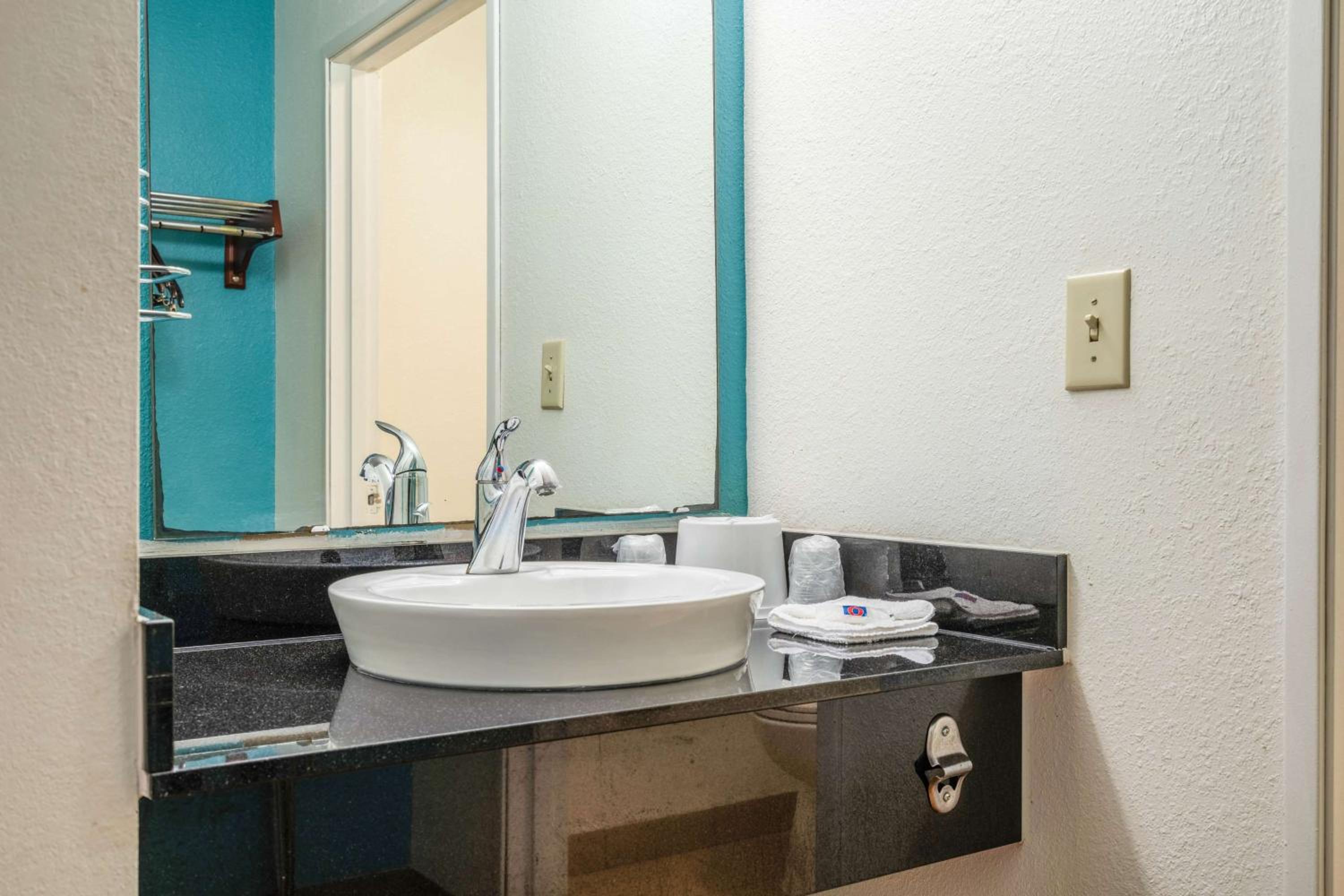 Deluxe Quadruple Room - Non-Smoking photo 2