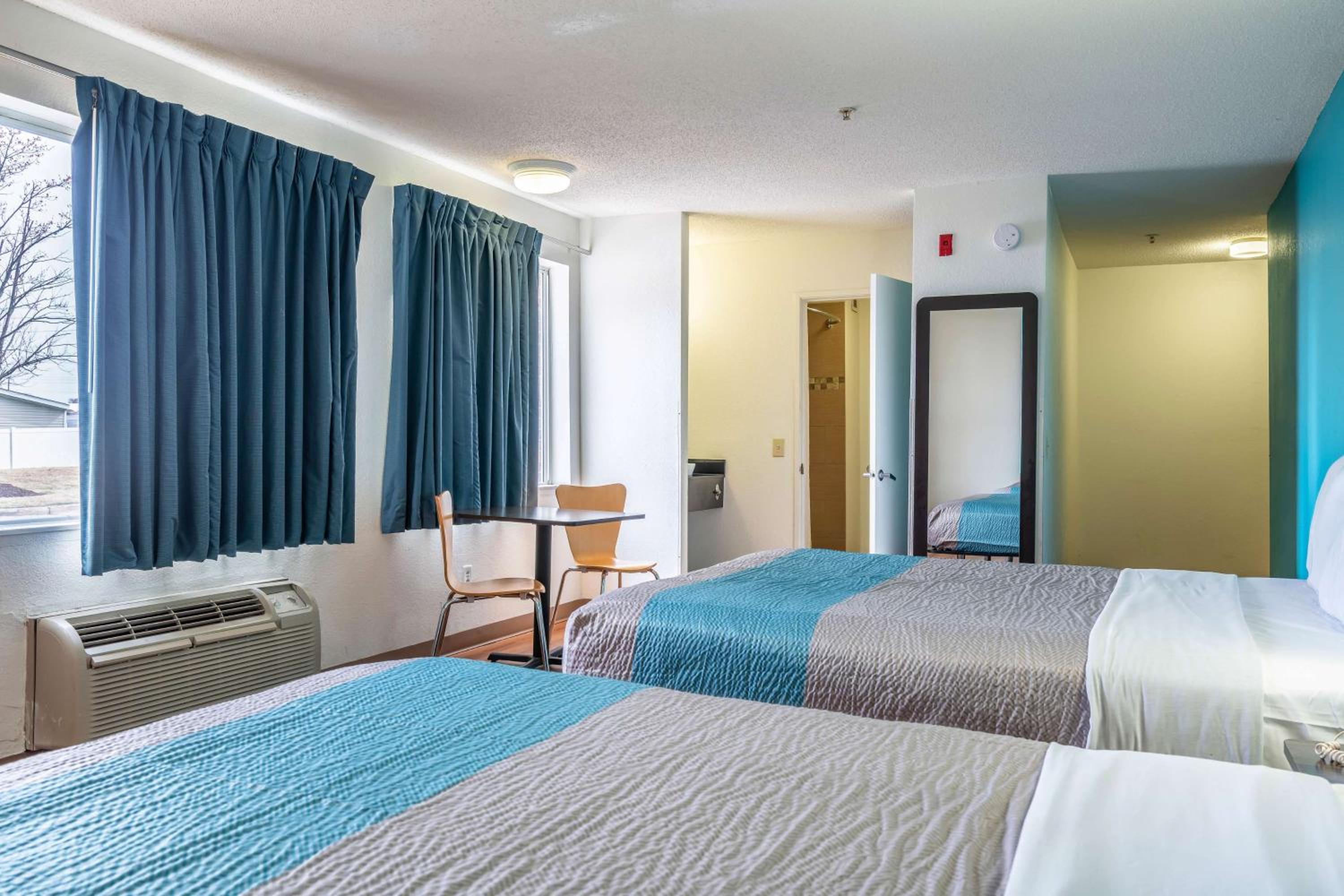Quadruple Room - Disability Access - Smoking photo 1