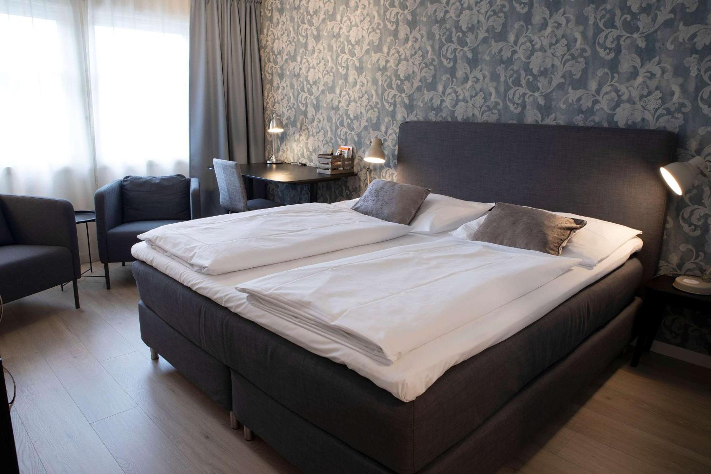 Twin Room - Non-Smoking - Photo 16