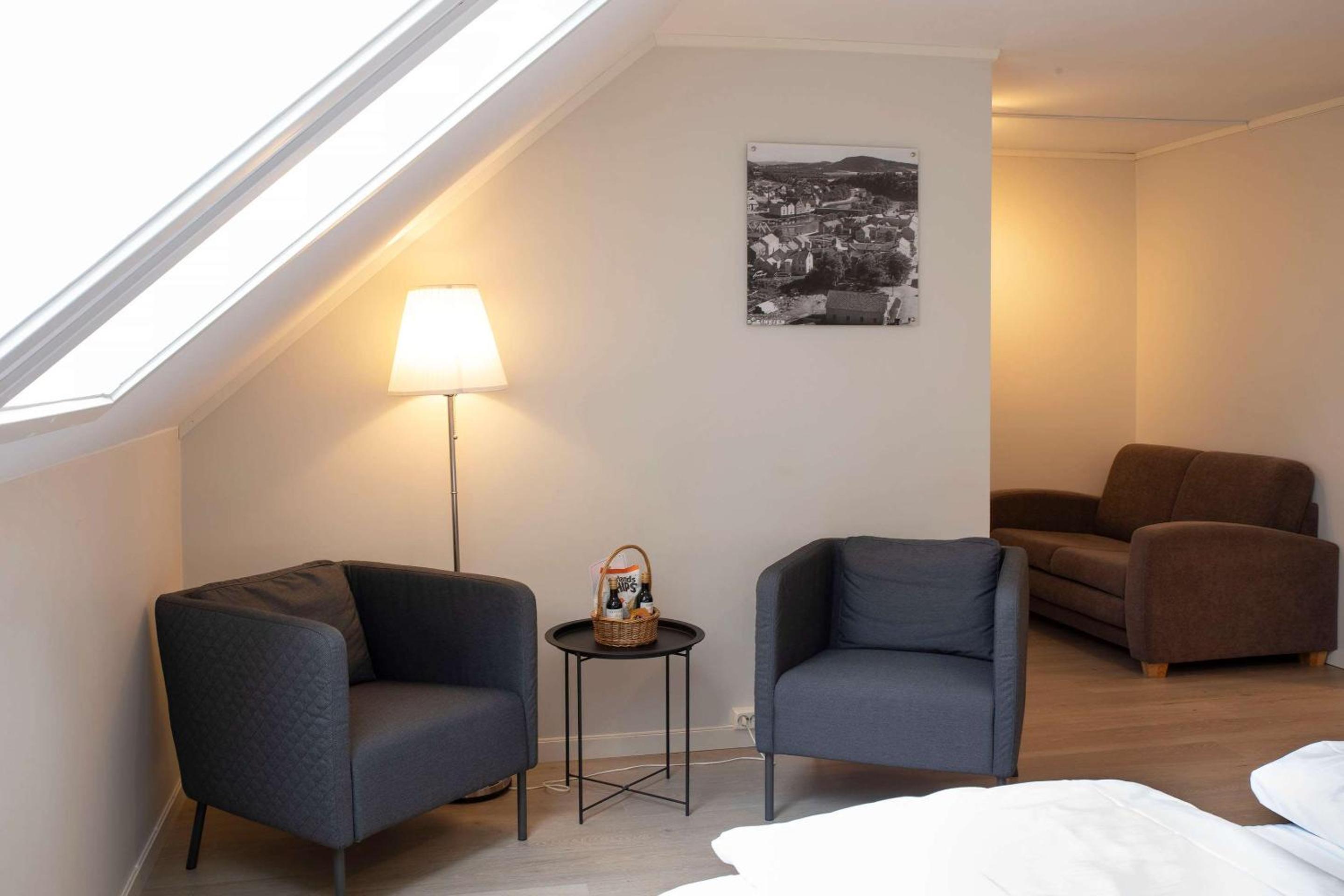 Twin Room - Non-Smoking - Photo 7