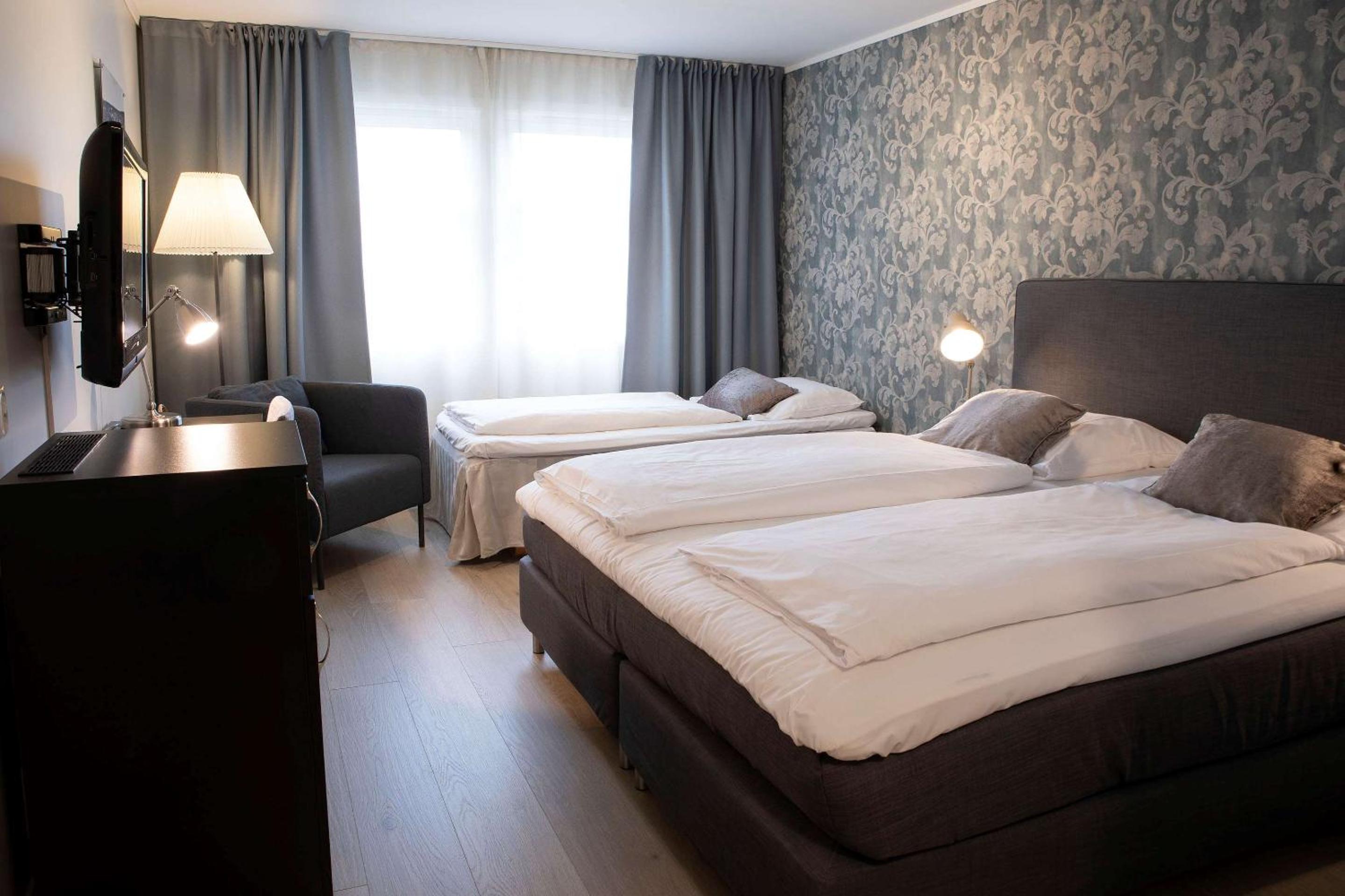 Triple Room with Three Single Beds - Photo 14