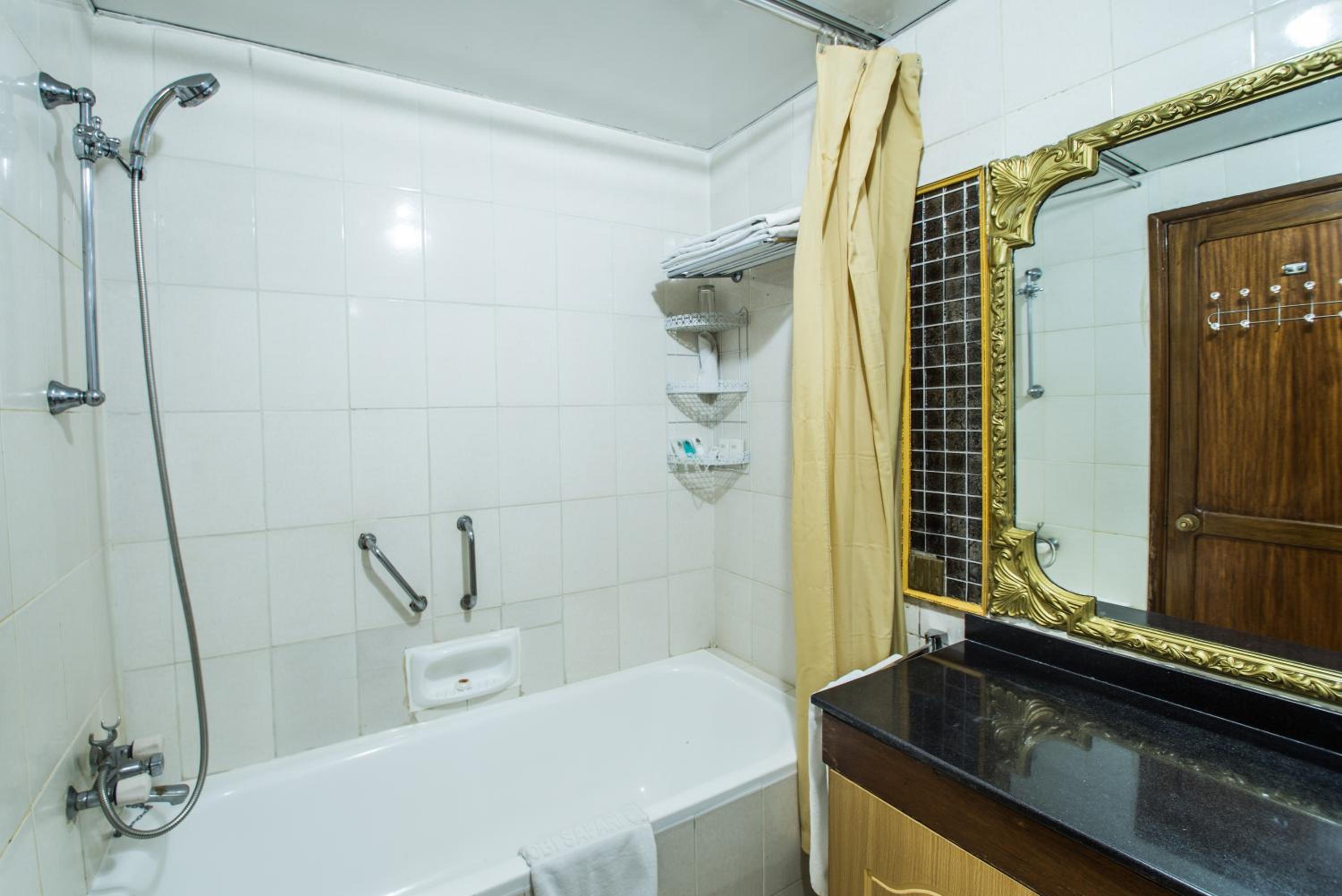 Panoramic Suite - Photo 14