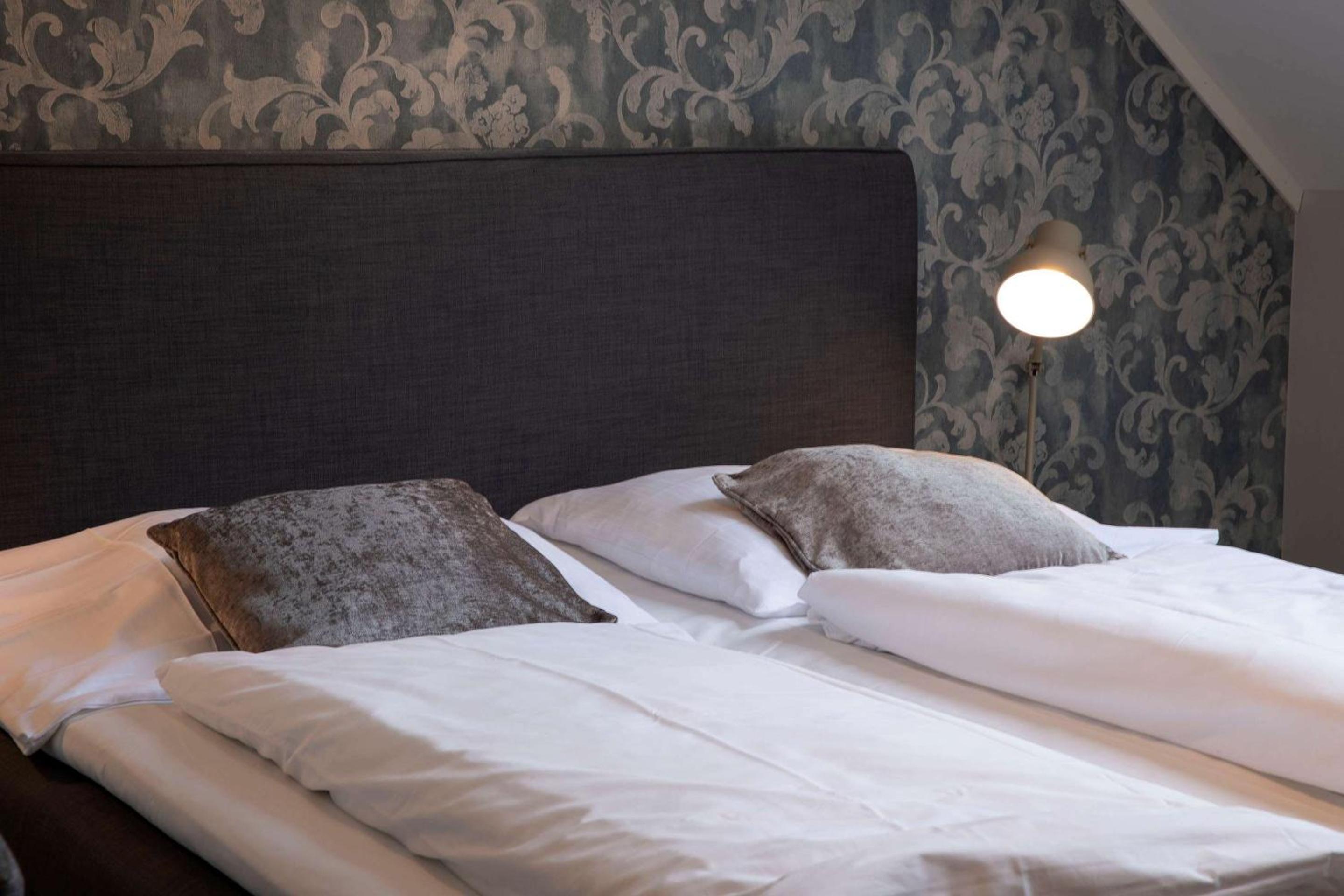 Twin Room - Non-Smoking - Photo 6