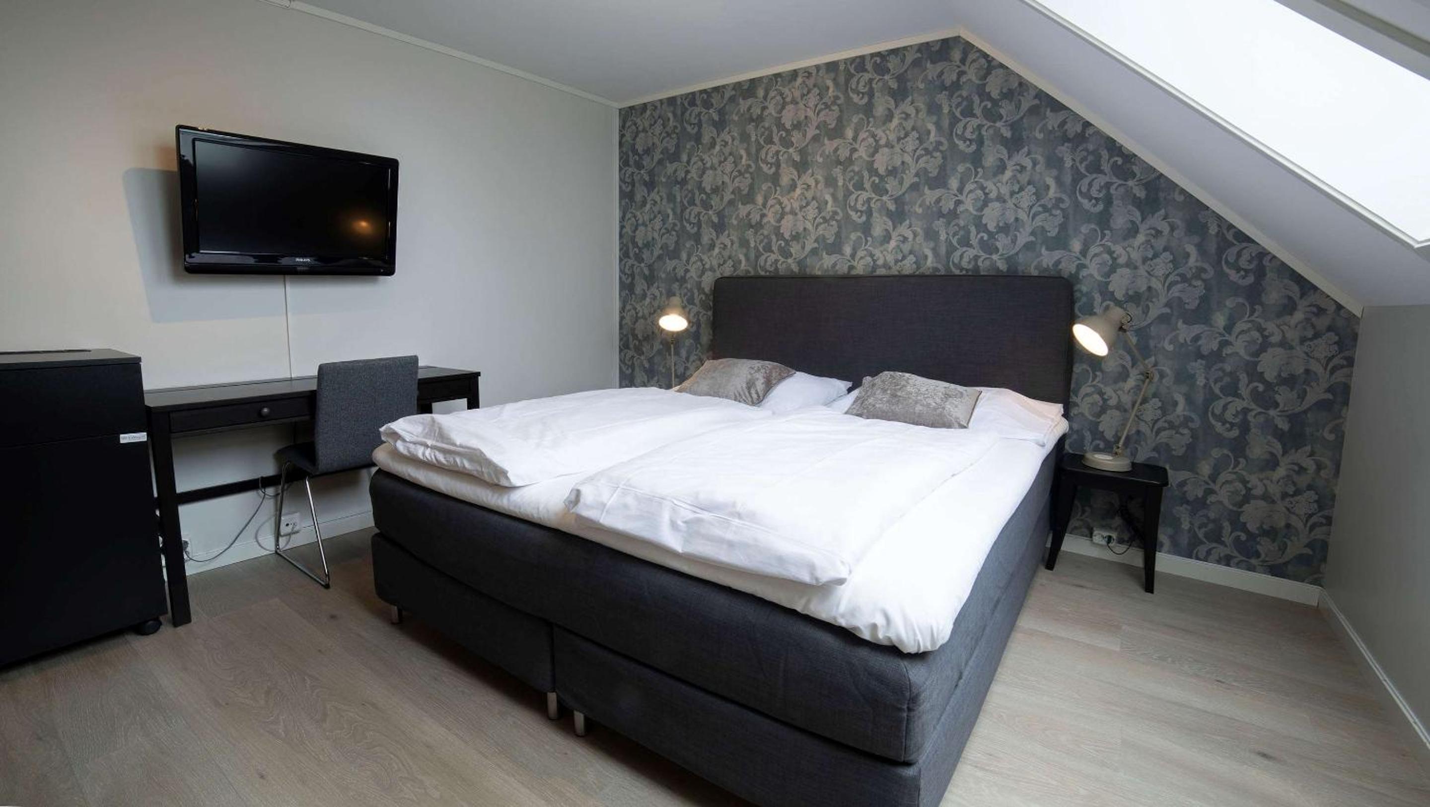 Twin Room - Non-Smoking - Photo 4