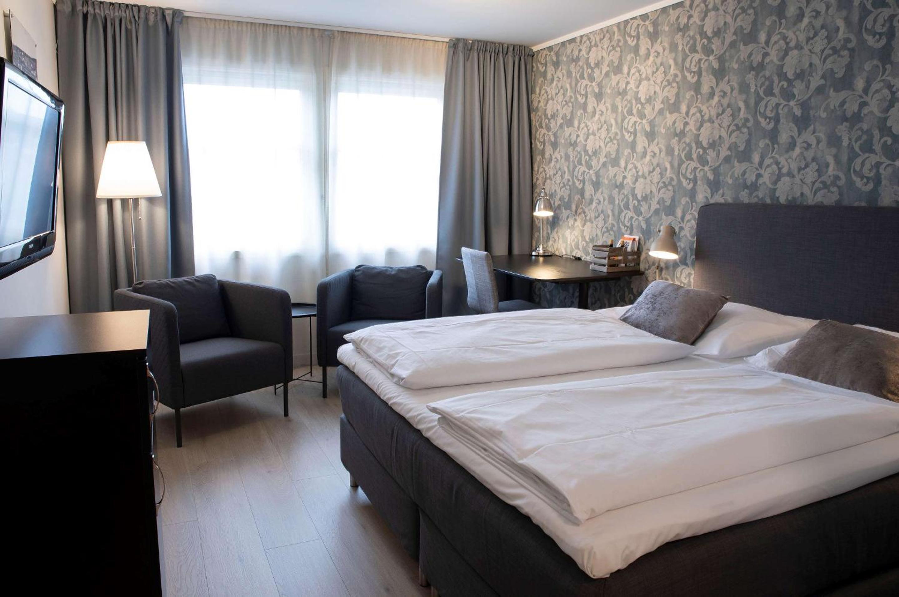 Twin Room - Non-Smoking - Photo 18
