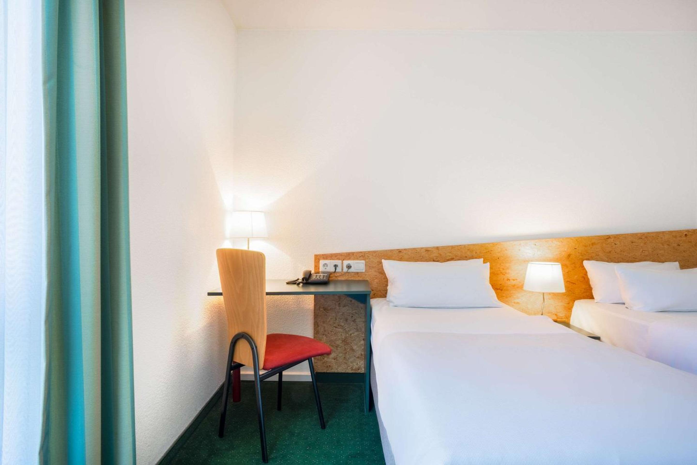 Twin Room - Photo 1