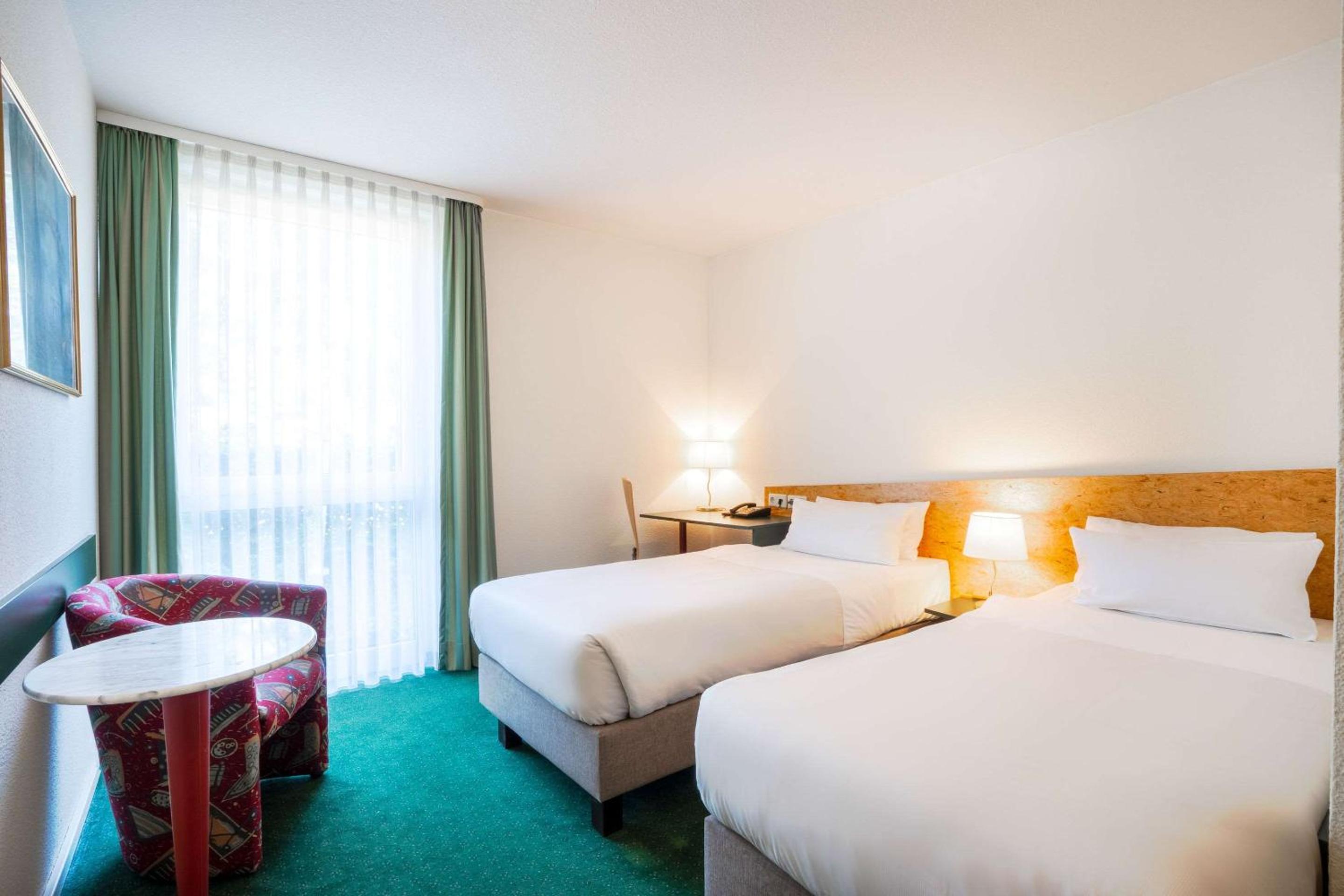 Twin Room - Photo 2