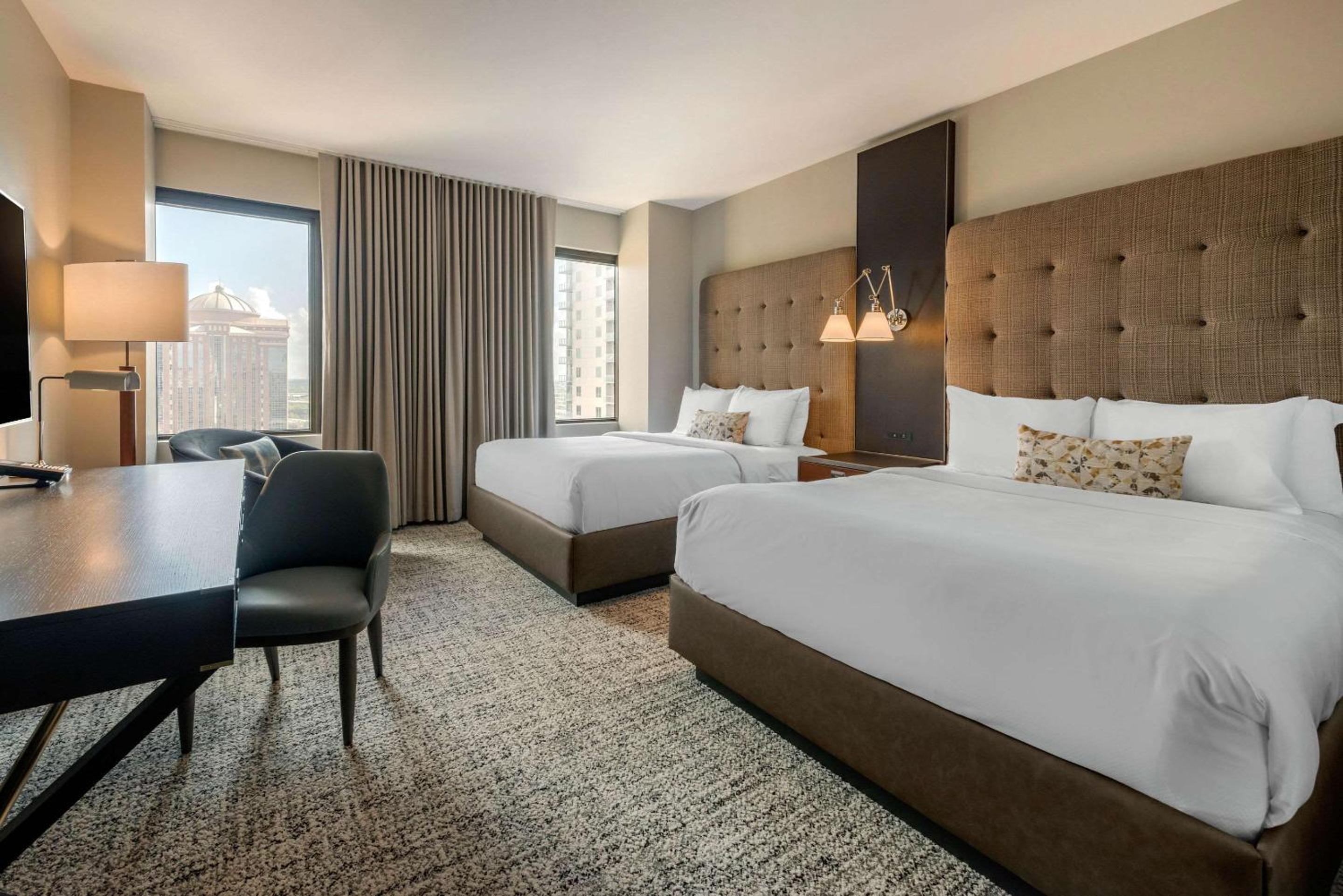Queen Room with Two Queen Beds - Mobility Accessible/Non-Smoking - Photo 6