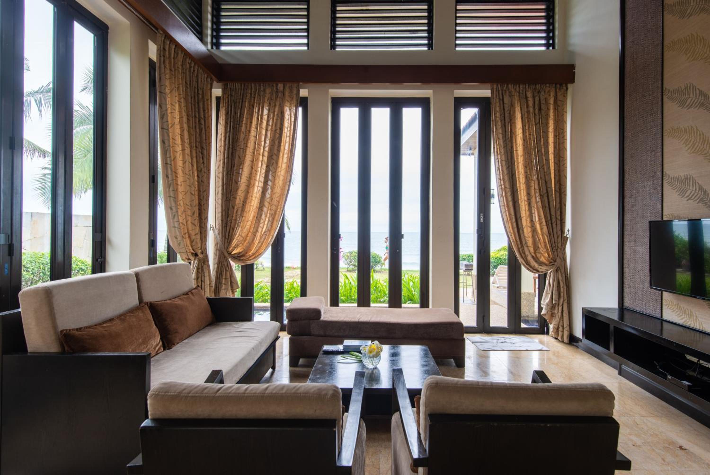 Two-Bedroom Villa Beach Front - Photo 2