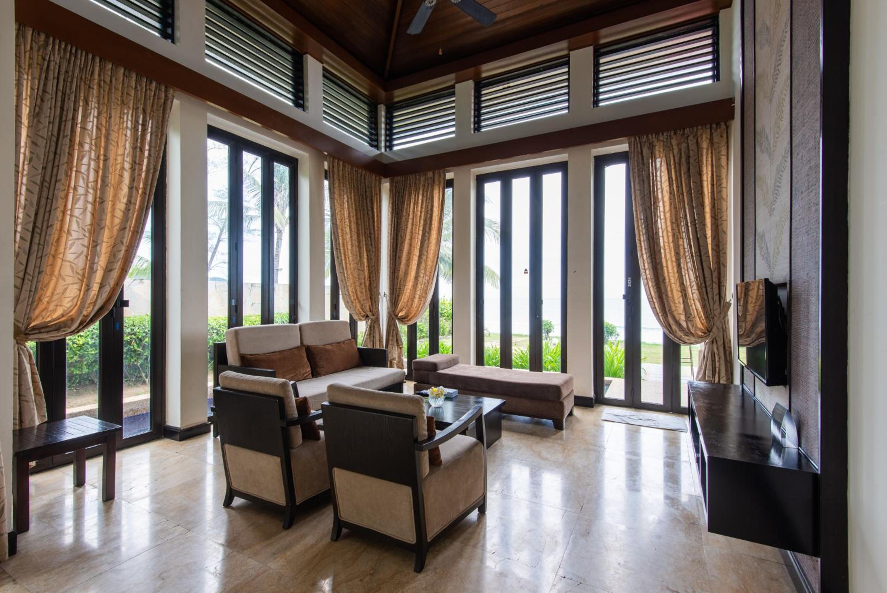 Two-Bedroom Villa Beach Front - Photo 4