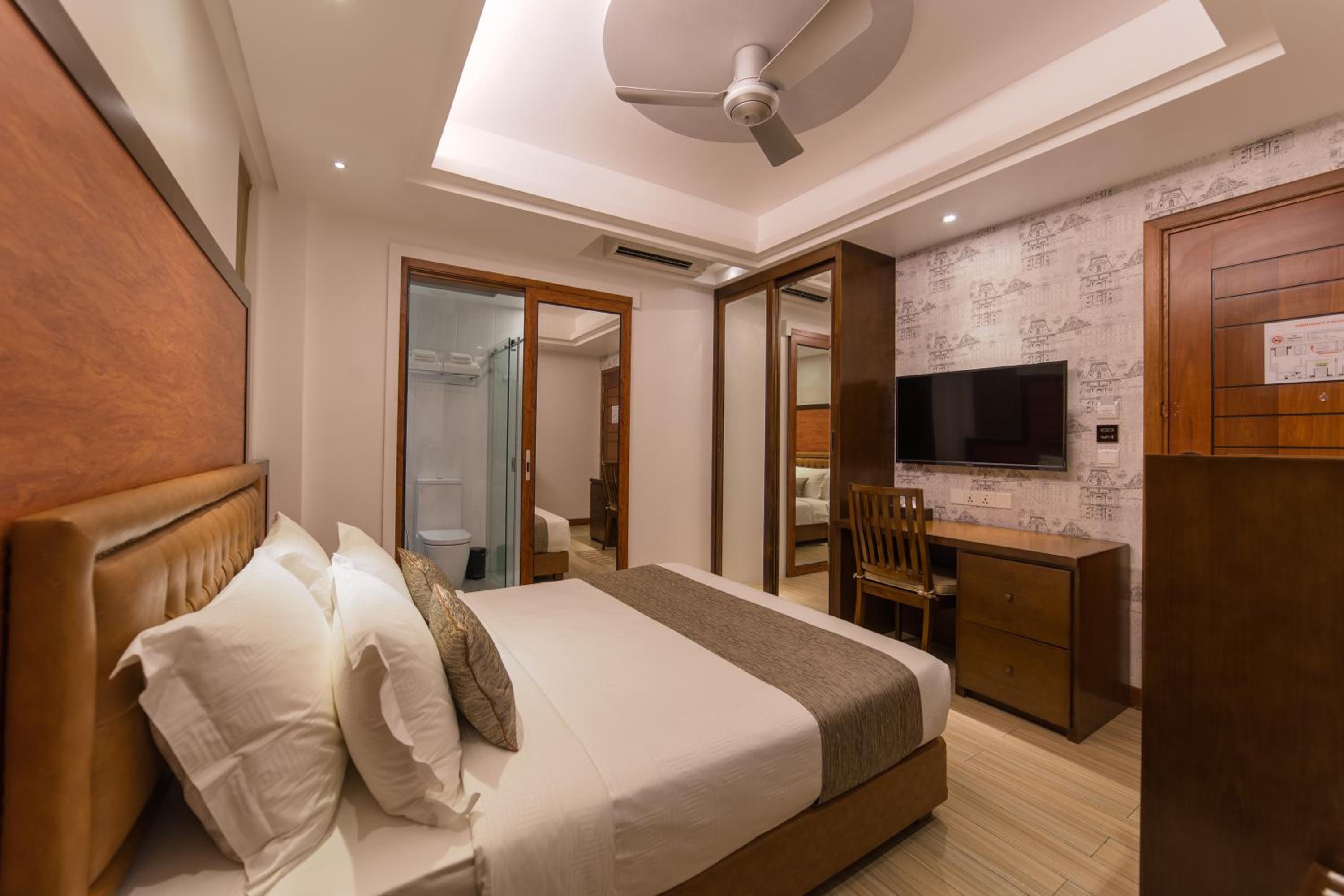 Deluxe Double Room (Free Return Airport Transfer) - Photo 3