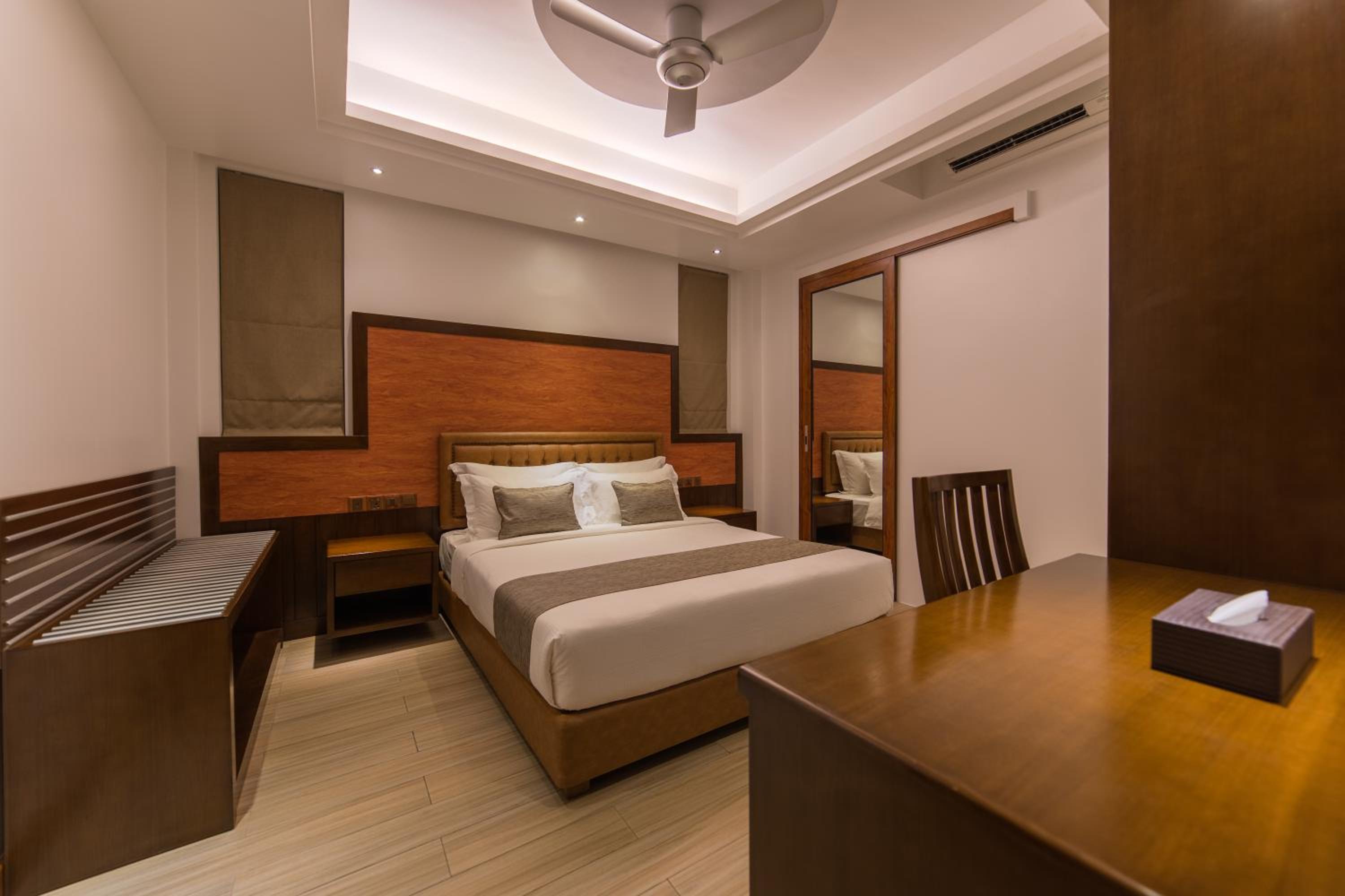 Deluxe Double Room (Free Return Airport Transfer) - Photo 4