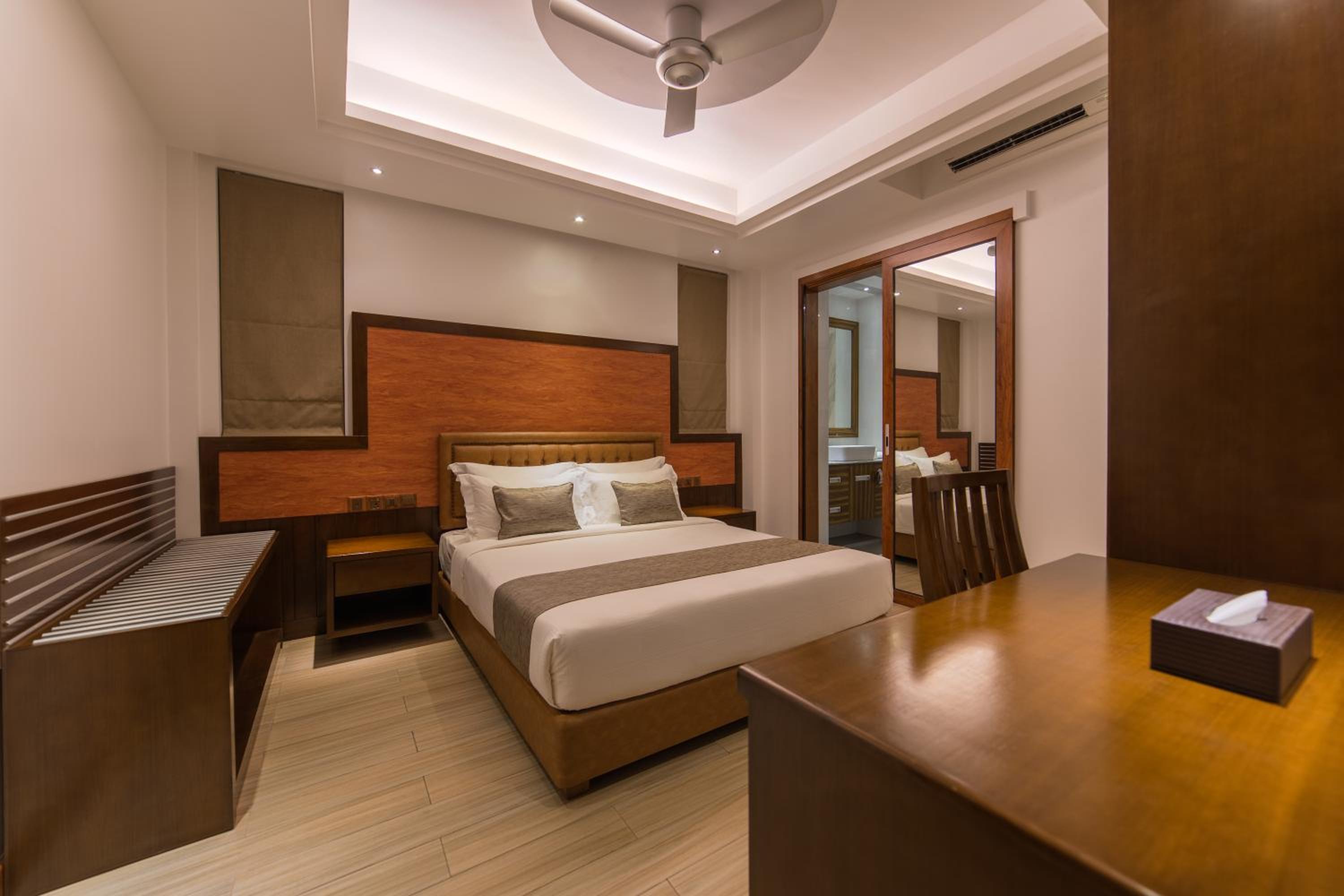 Deluxe Double Room (Free Return Airport Transfer) - Photo 6