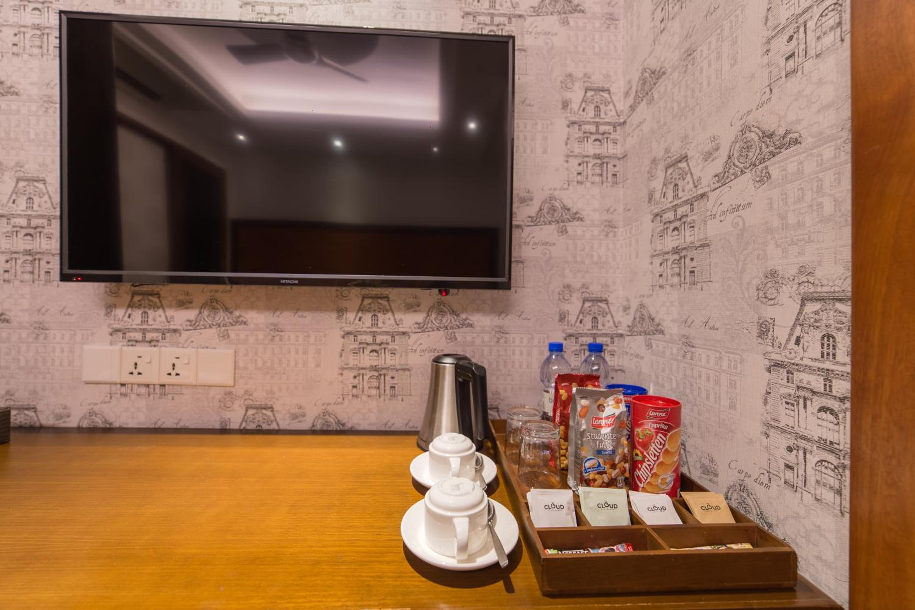 Deluxe Double Room (Free Return Airport Transfer) - Photo 9