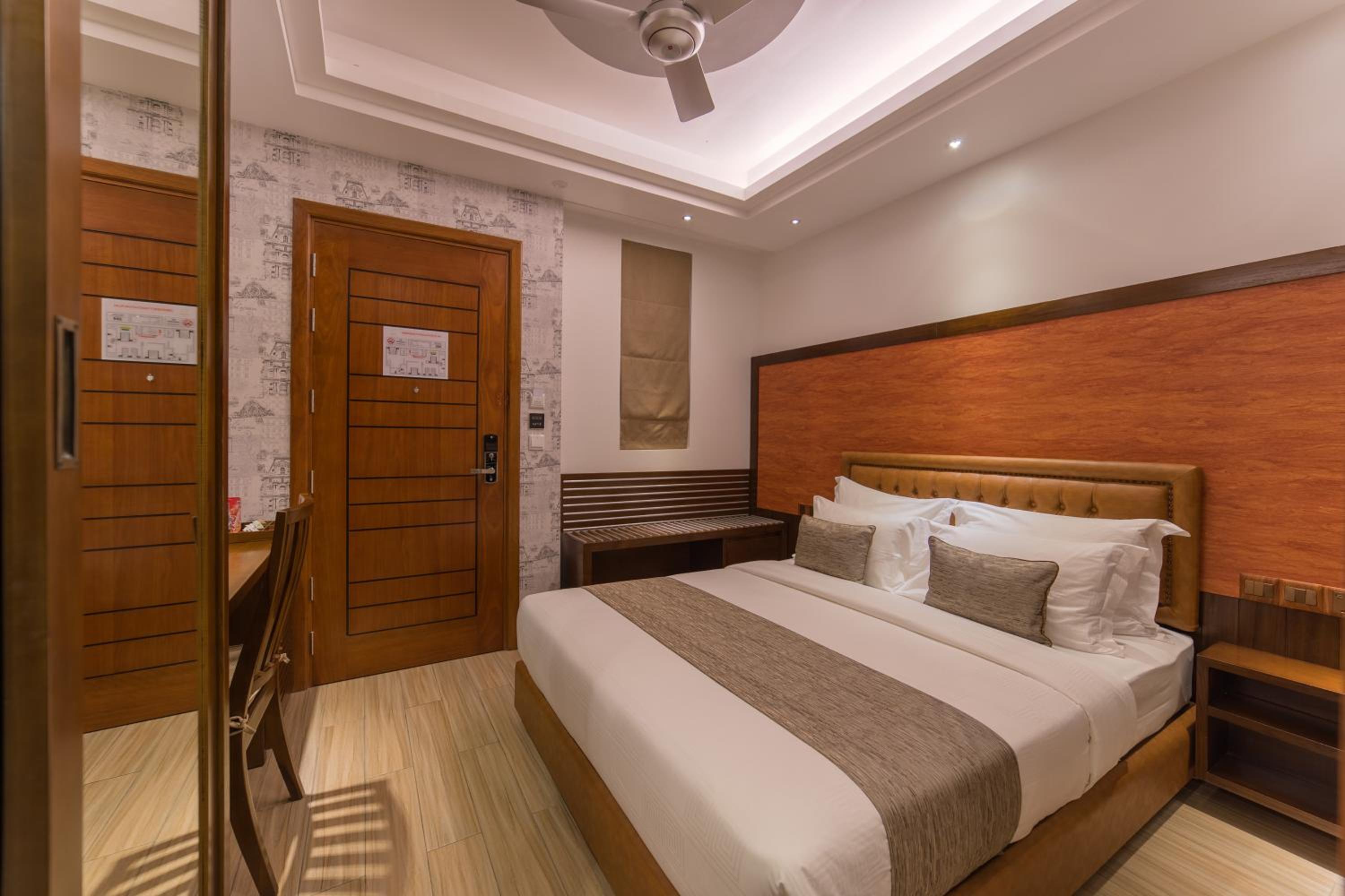 Deluxe Double Room (Free Return Airport Transfer) - Photo 13