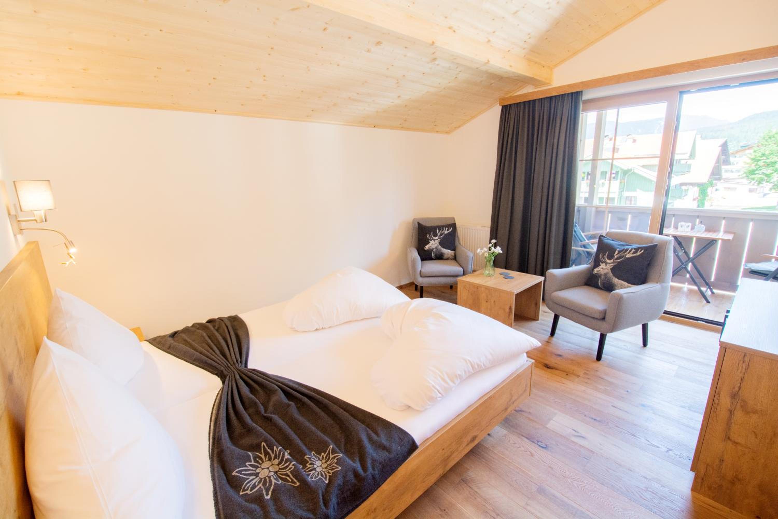 Deluxe Double Room photo 3
