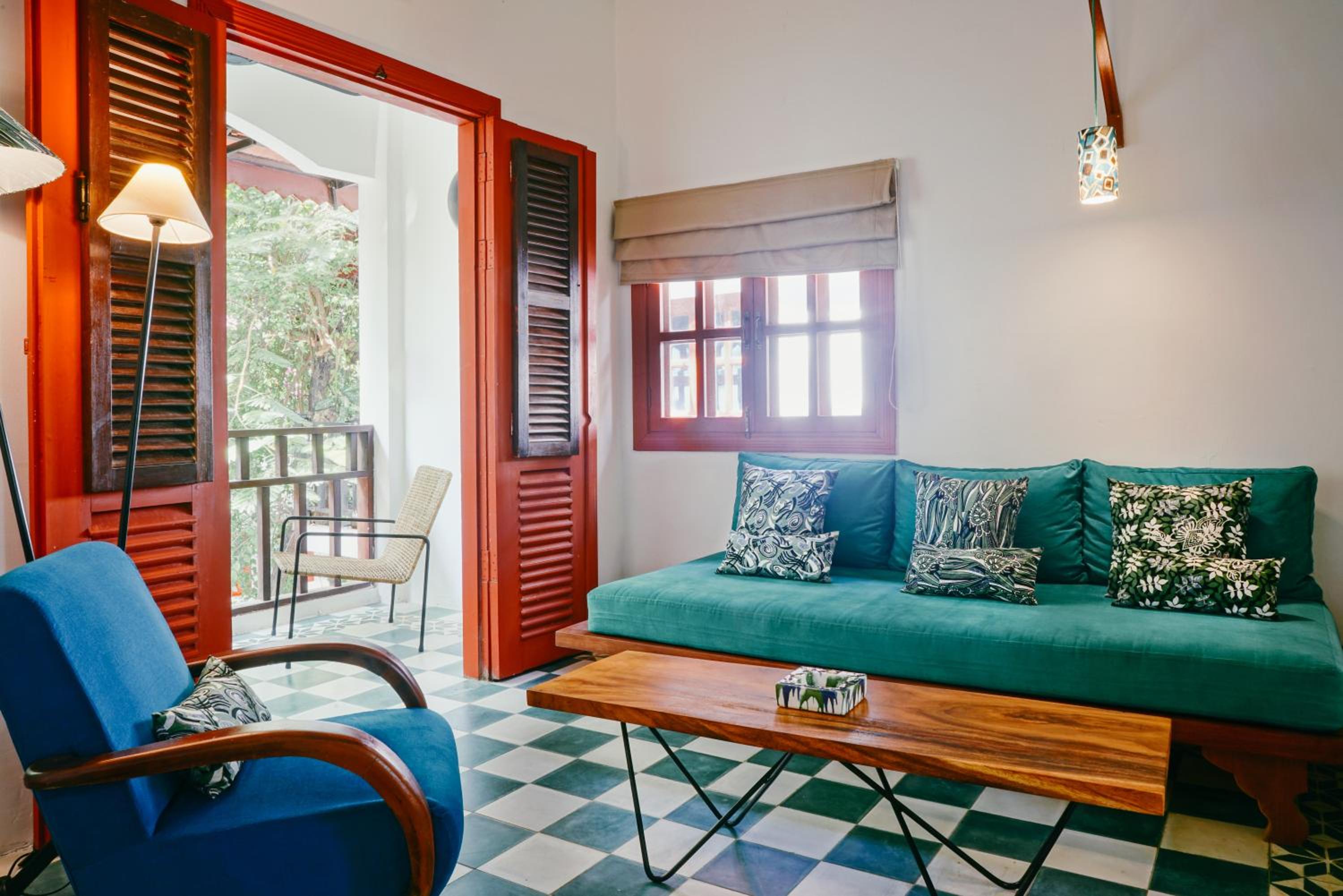 Villa with Balcony - Photo 12