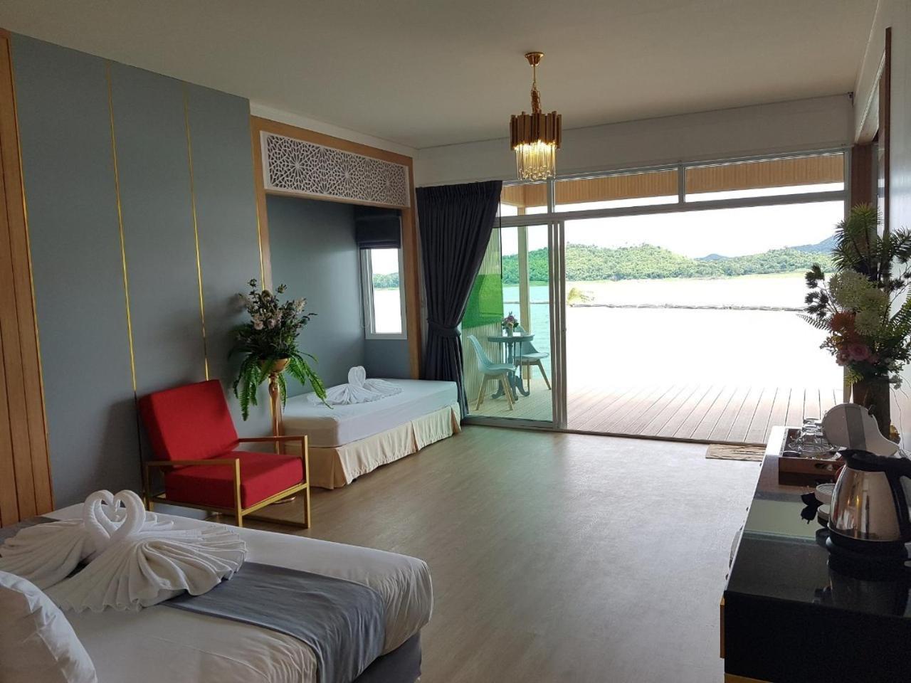 Island Grand Room with Jacuzzi