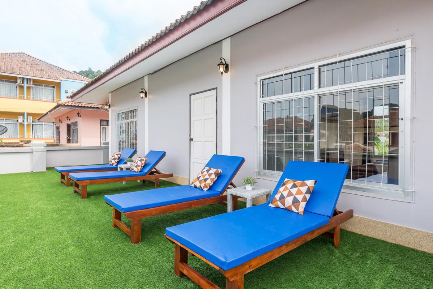 Villa - Photo 2