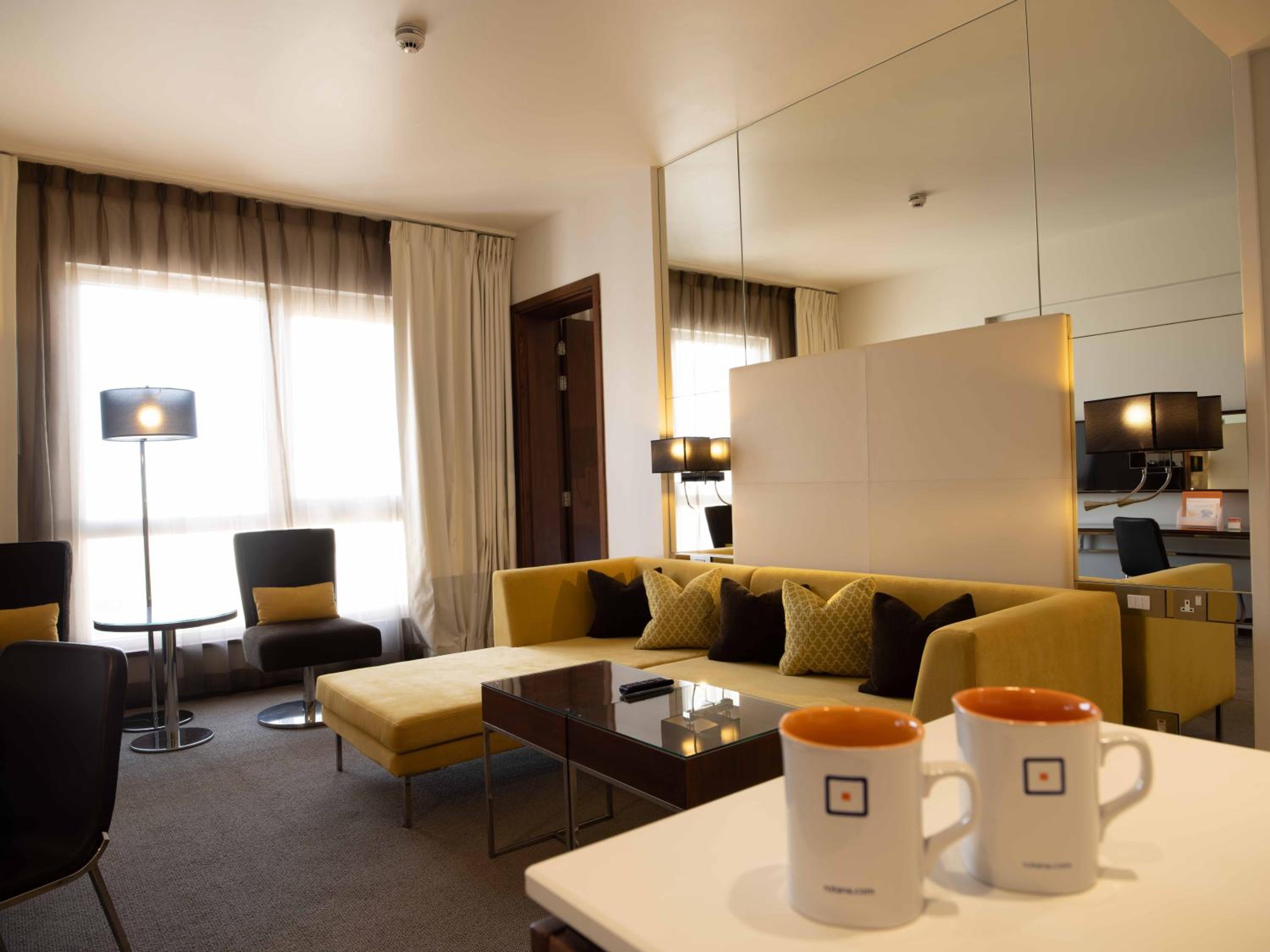 One Bedroom Suite with Kitchenette photo 1