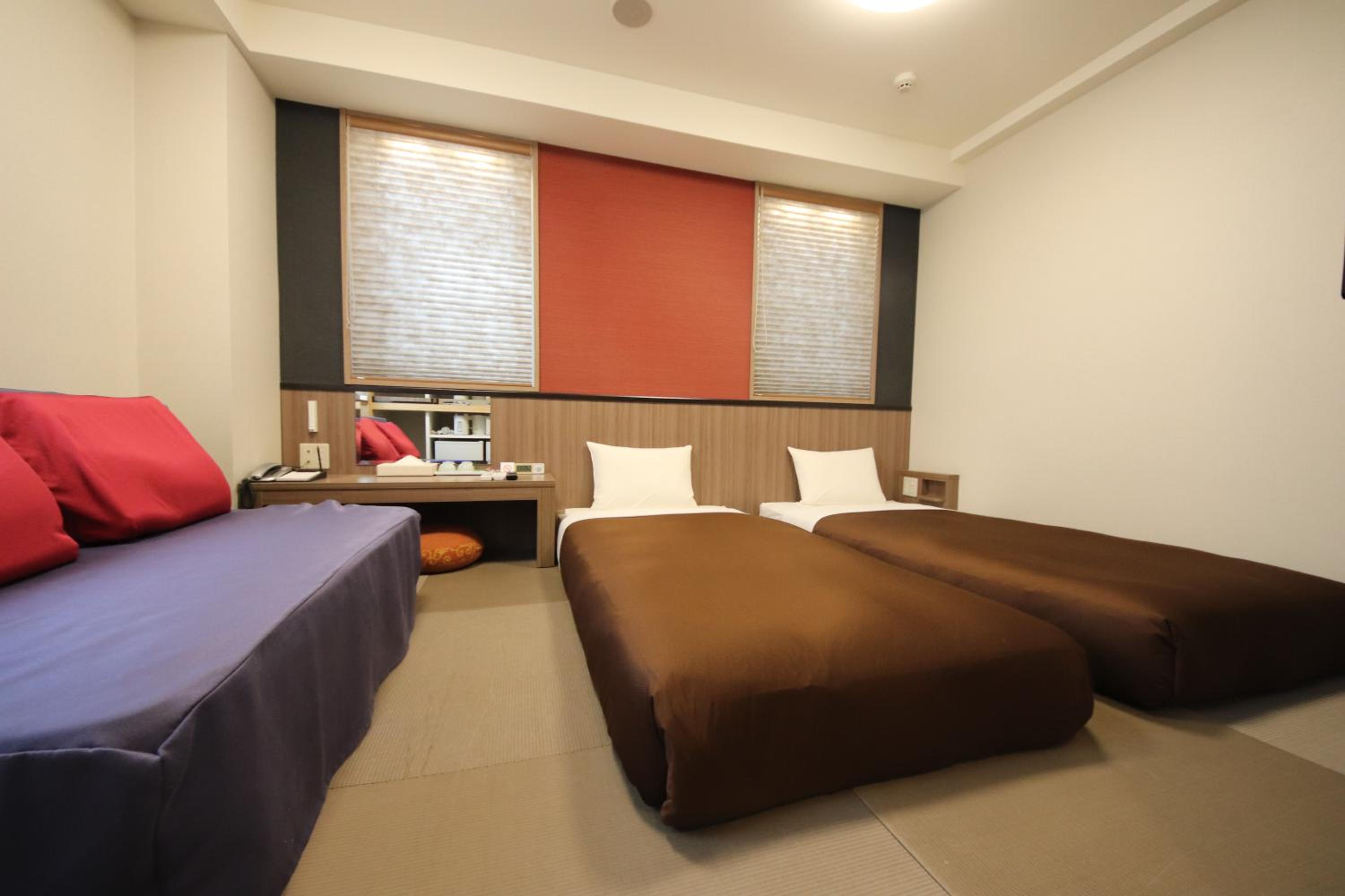 Twin Room - Non-Smoking - Photo 8