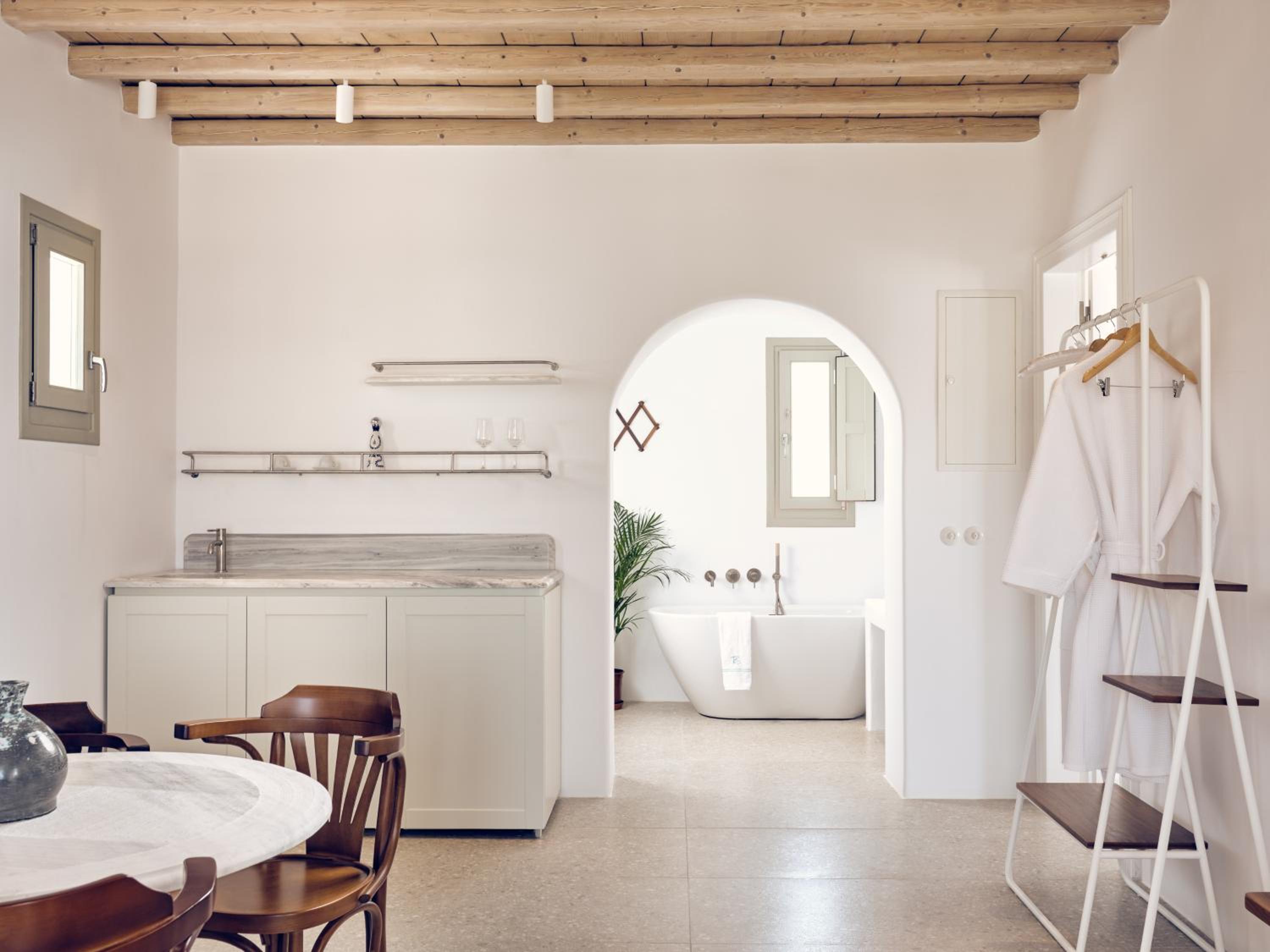 Hilltop Sea View Suite - Photo 8