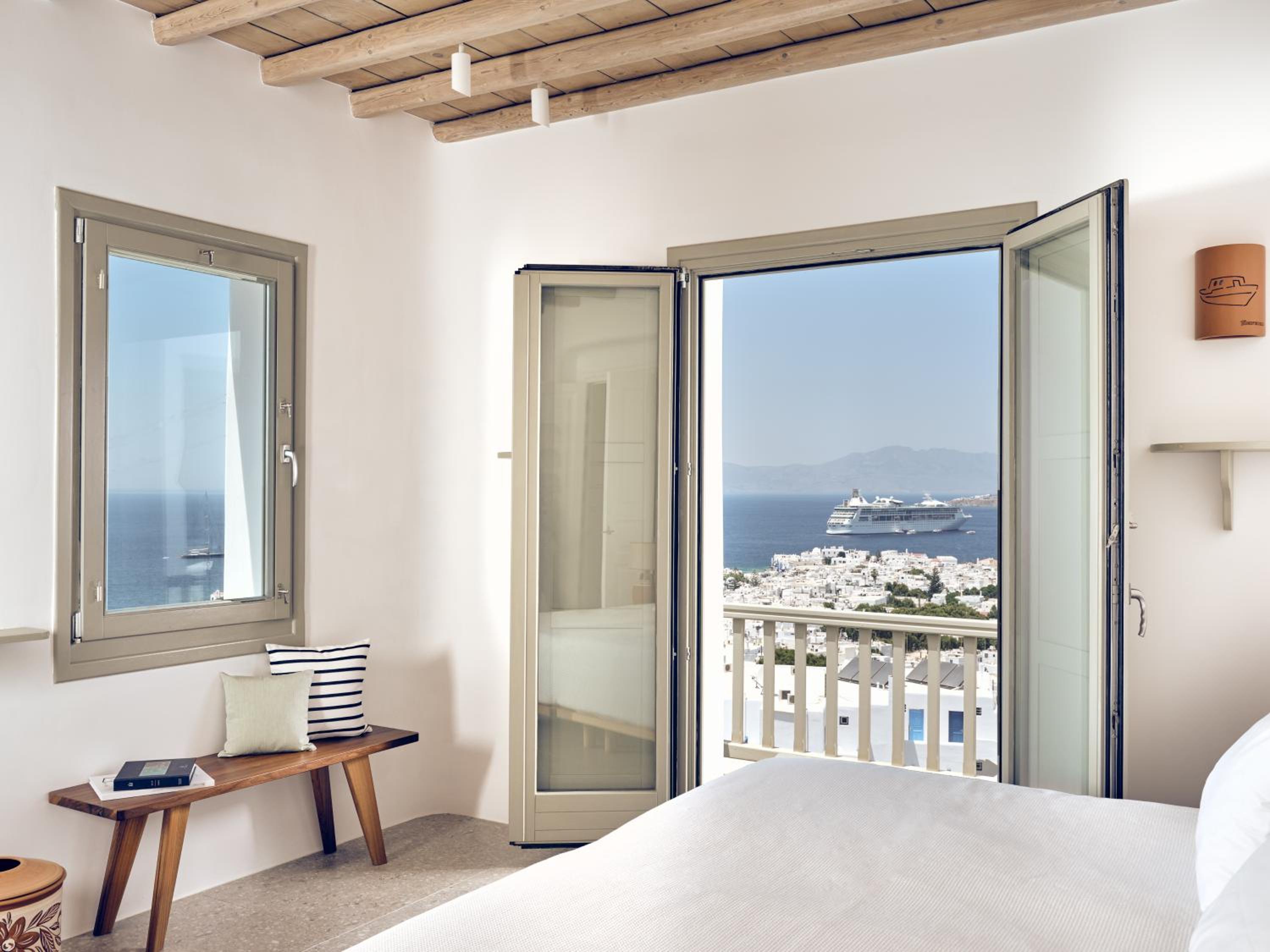 Hilltop Sea View Suite - Photo 4