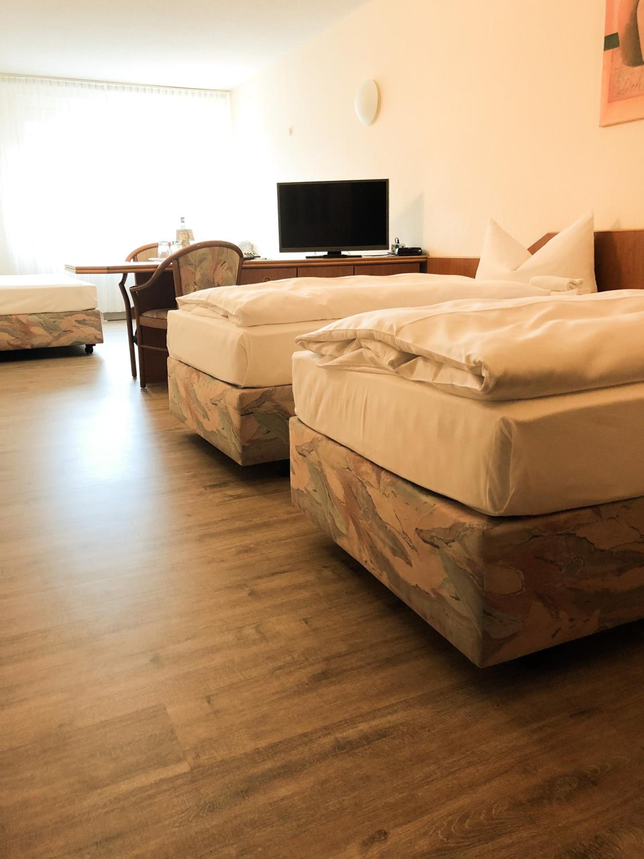Economy Twin Room photo 1