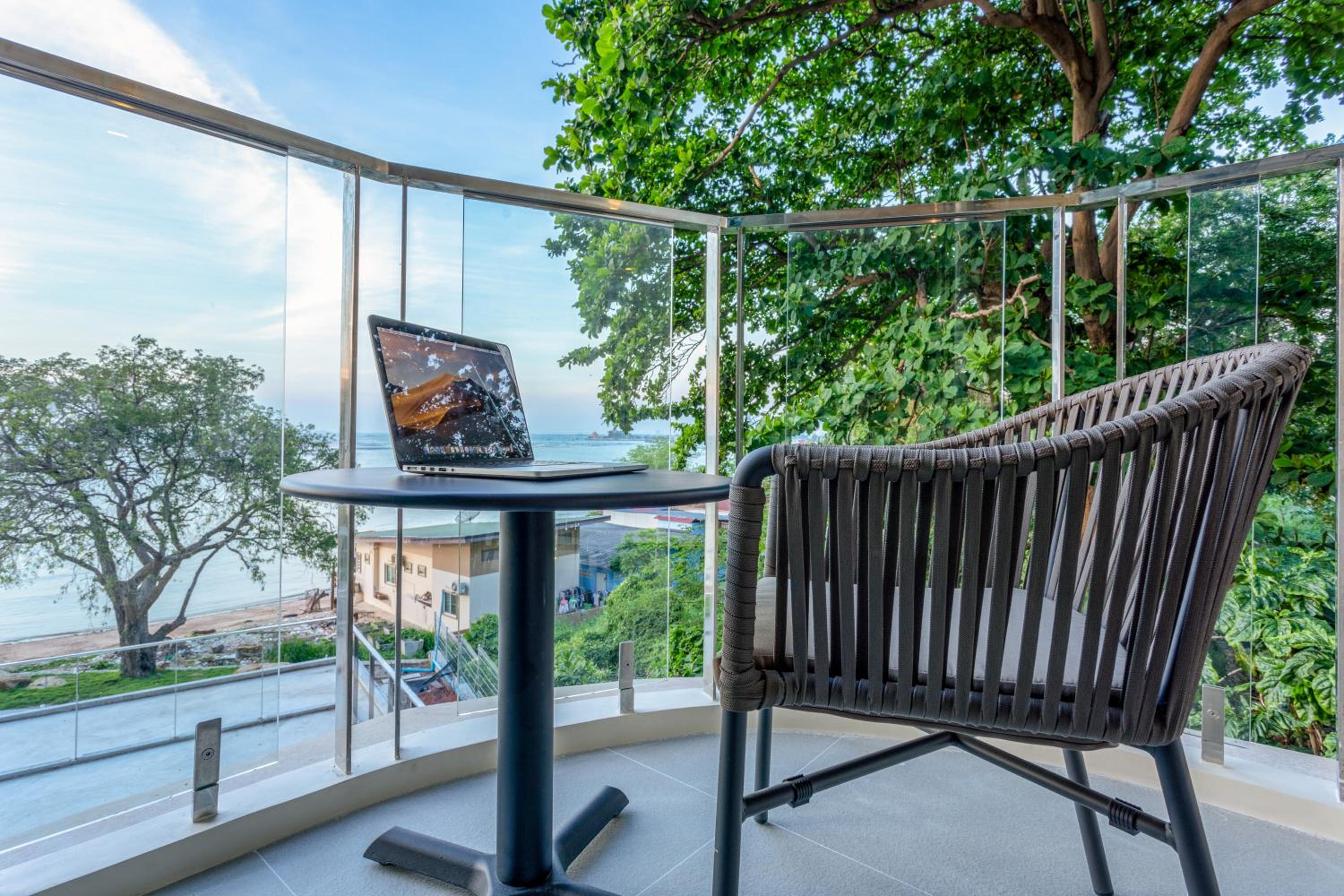 Deluxe Ocean View King - Photo 4