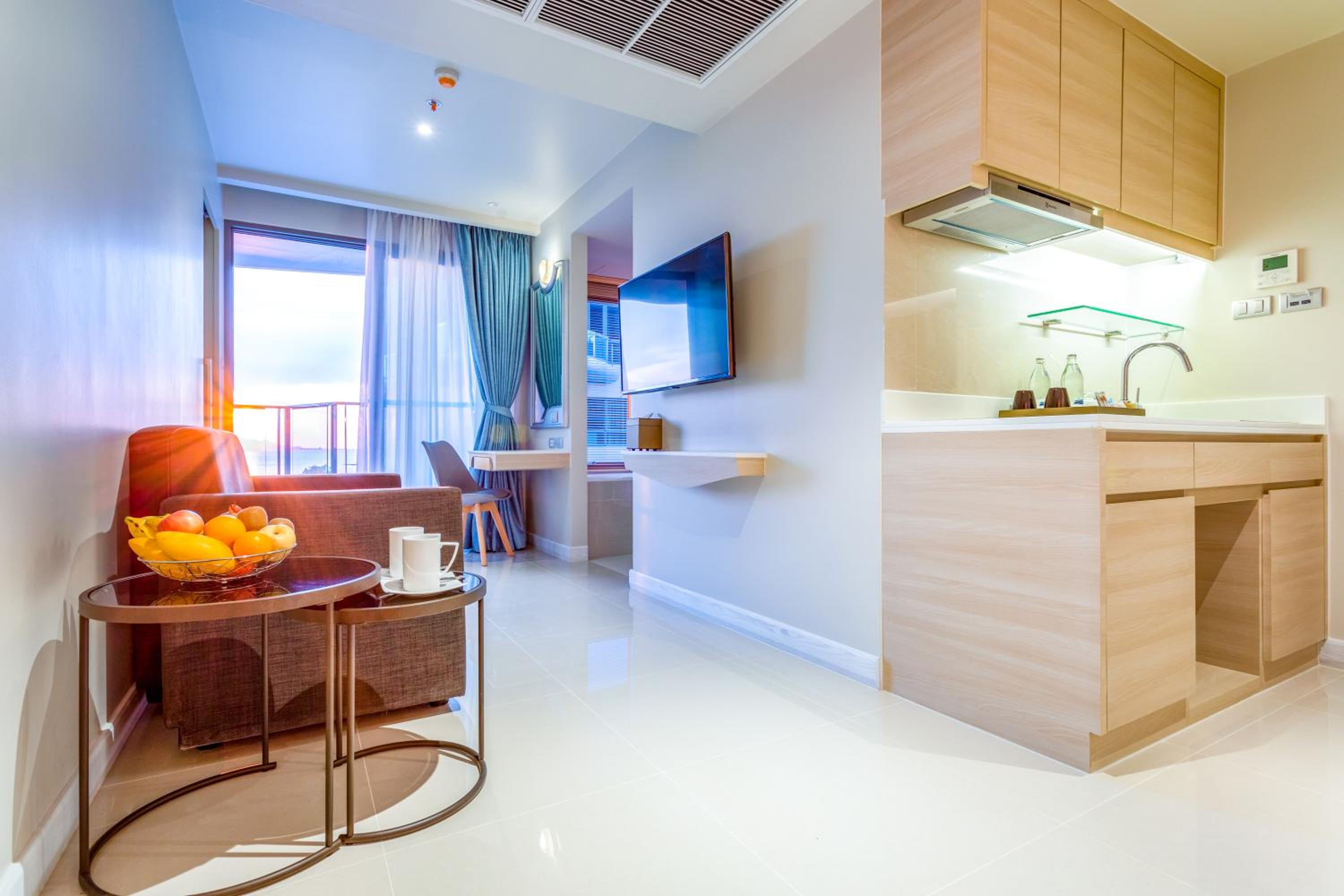 Family Residence - Photo 1