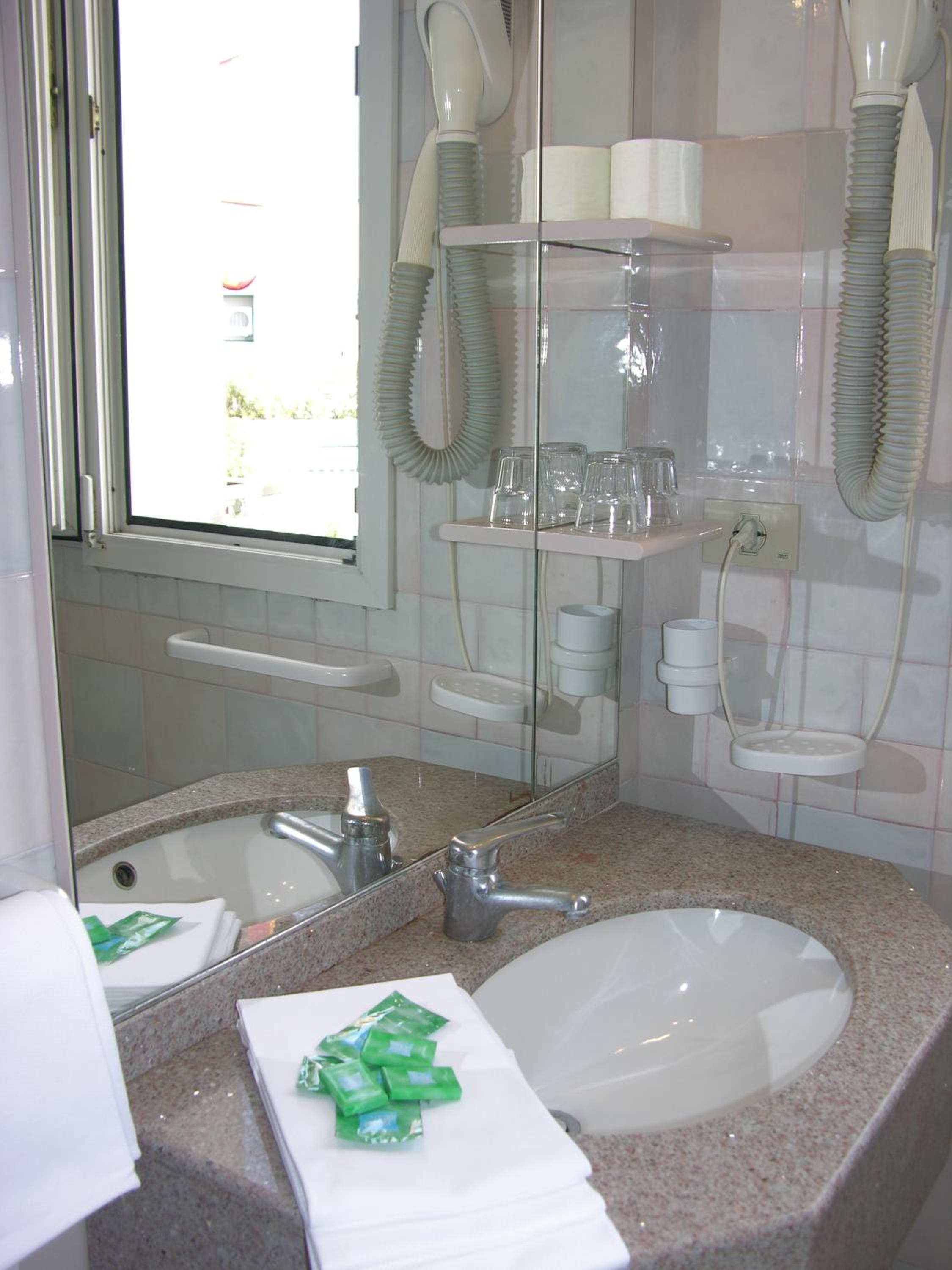 Budget Double or Twin Room photo 3