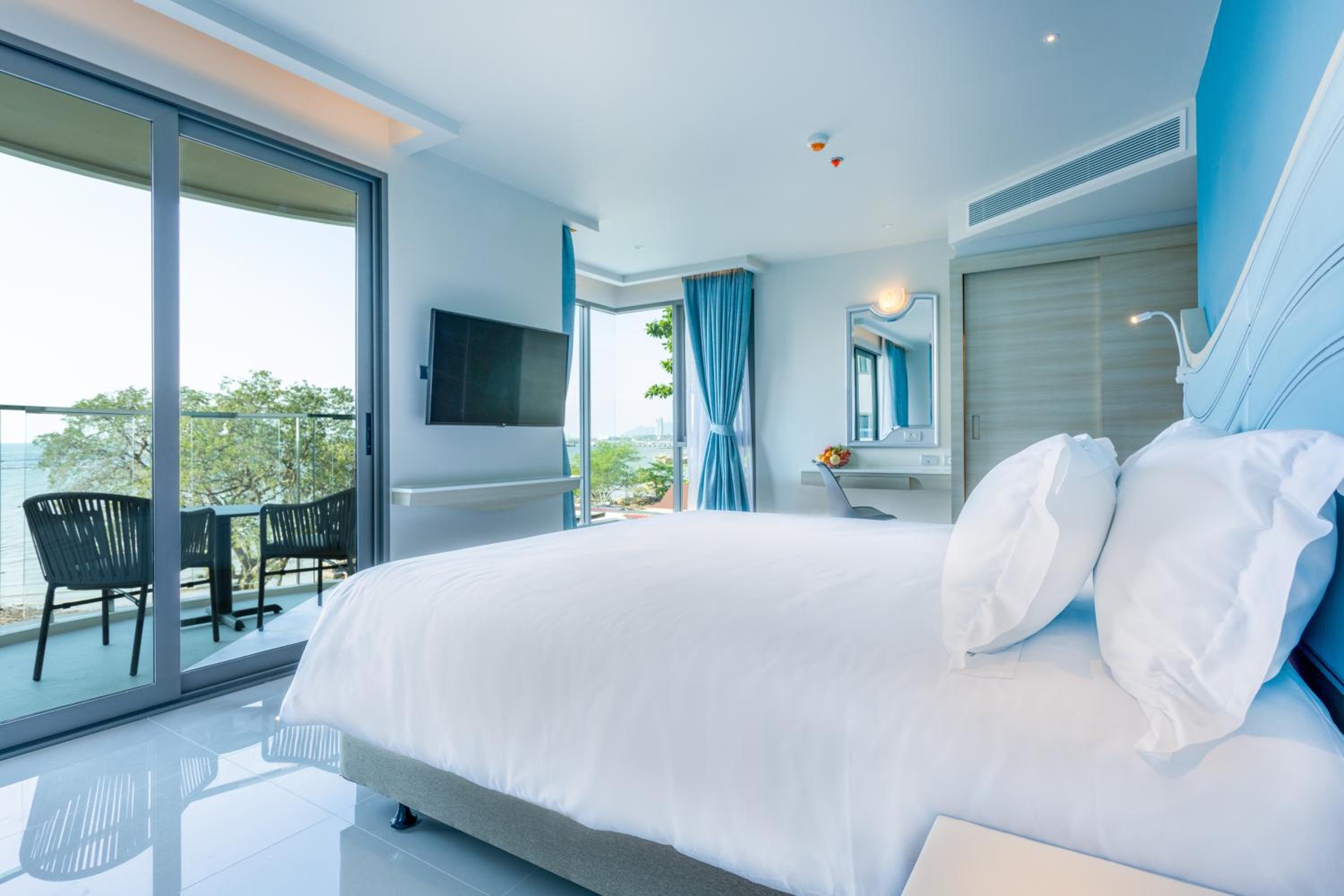 Deluxe Ocean View King - Photo 3