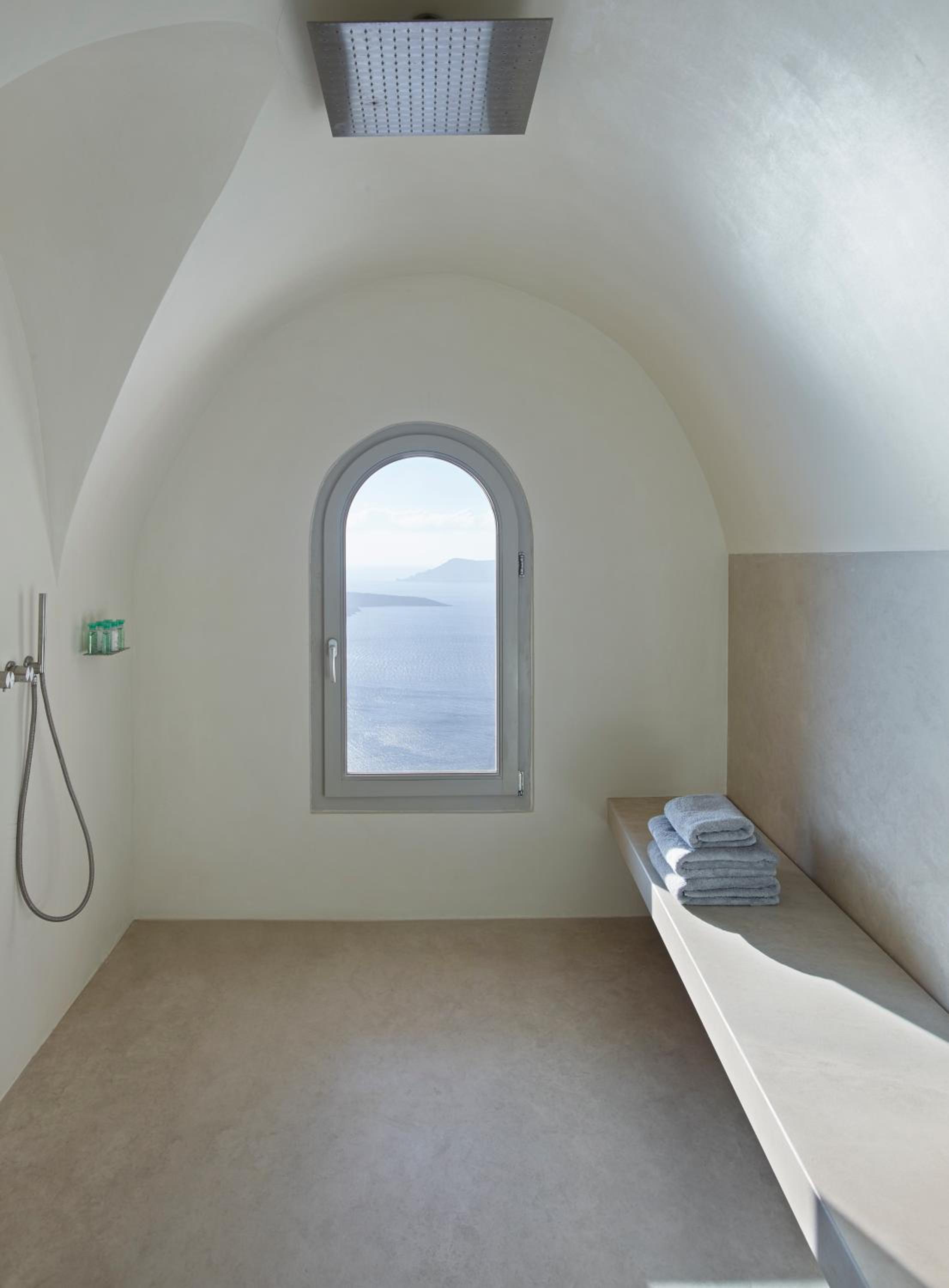 Aqua Suite with Private Plunge Pool and Caldera View - Photo 4
