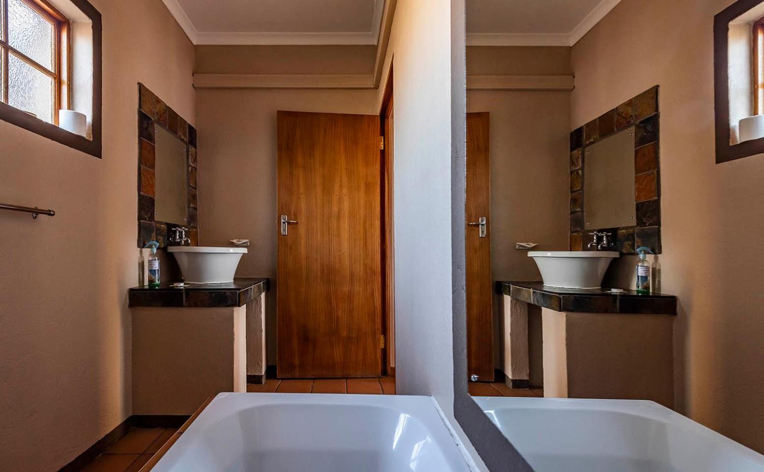 Twin/Double Room - Photo 3
