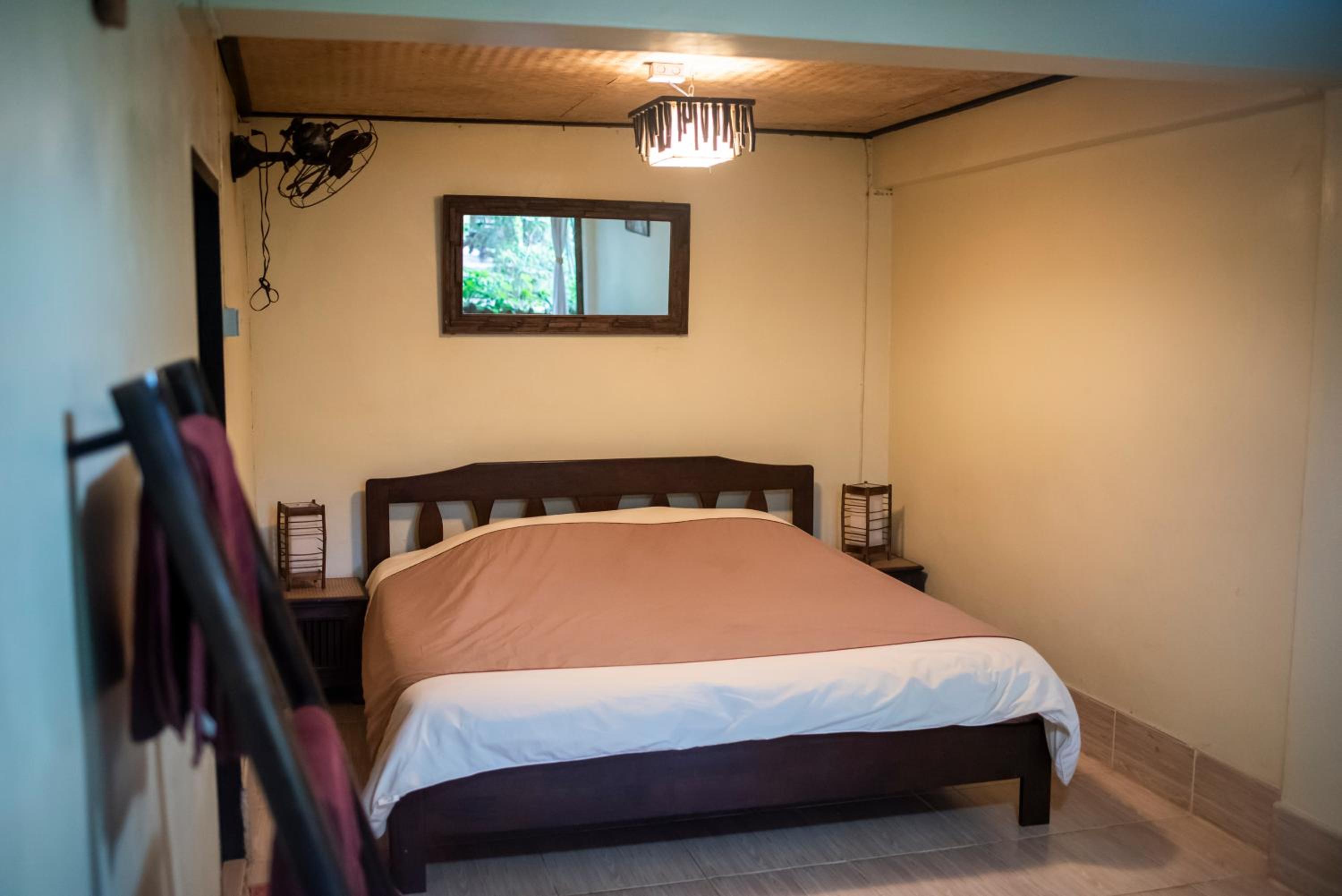 Deluxe Double Room (2 Adults + 1 Child) - Photo 7