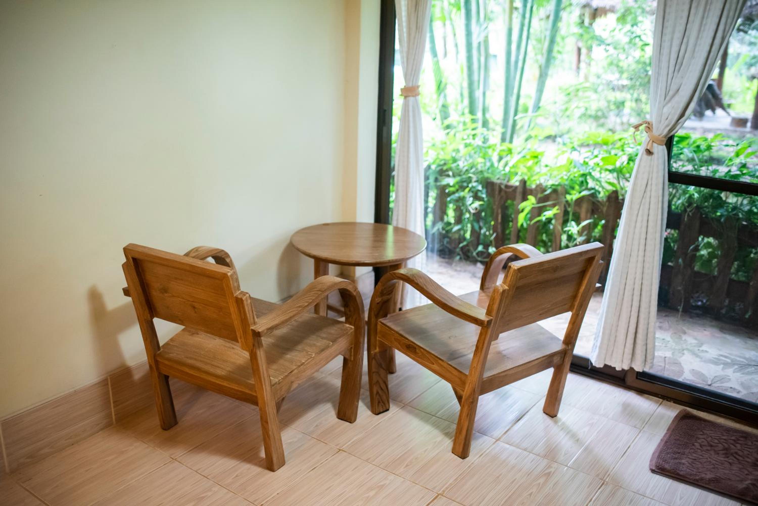 Deluxe Double Room (2 Adults + 1 Child) - Photo 8
