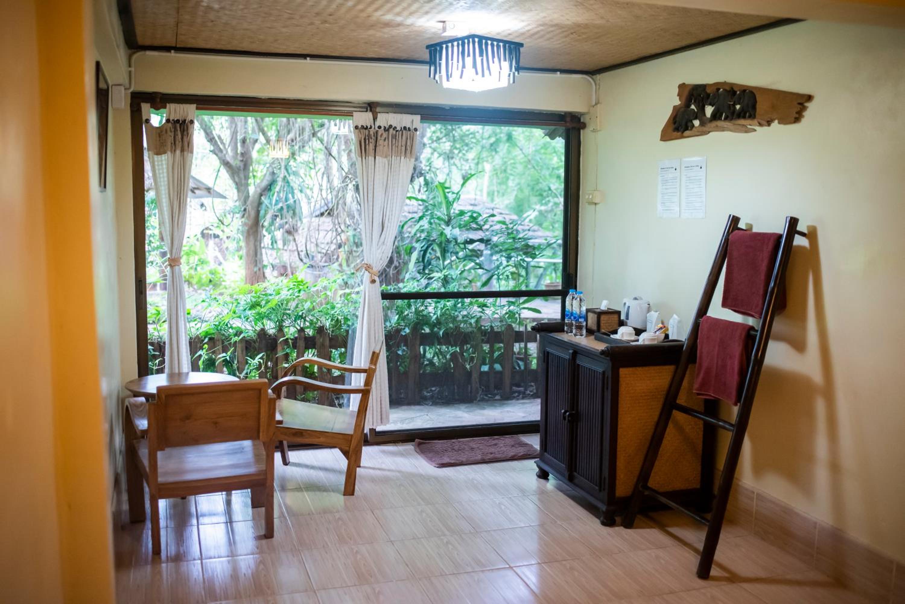 Deluxe Double Room (2 Adults + 1 Child) - Photo 11