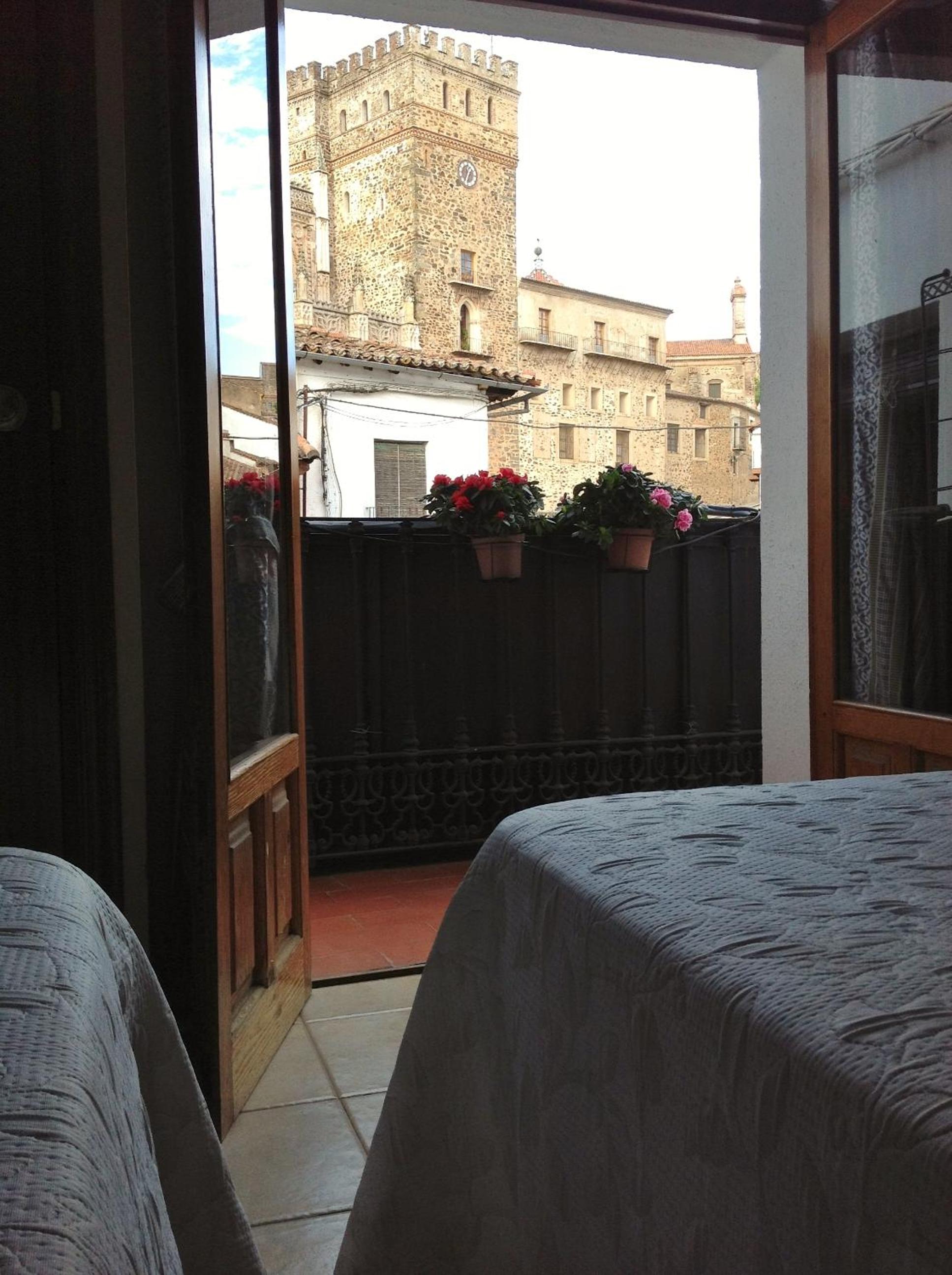 Double Room with Balcony - Photo 12