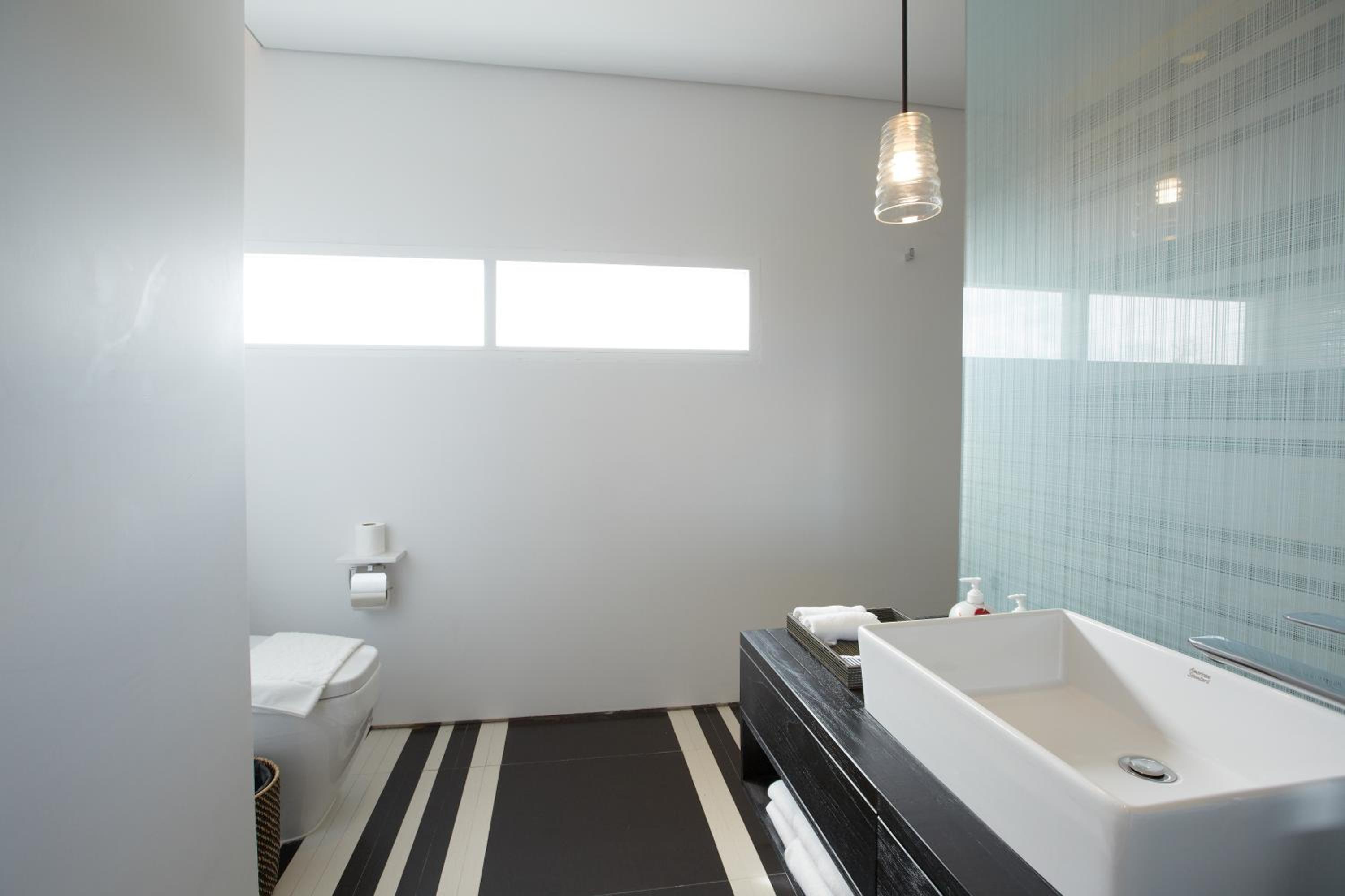 Family Spa Bath Suite - Photo 9