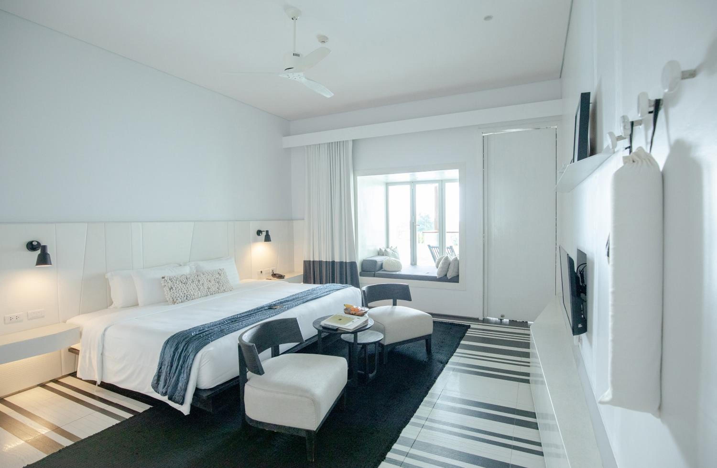 Pool Suite - Photo 2
