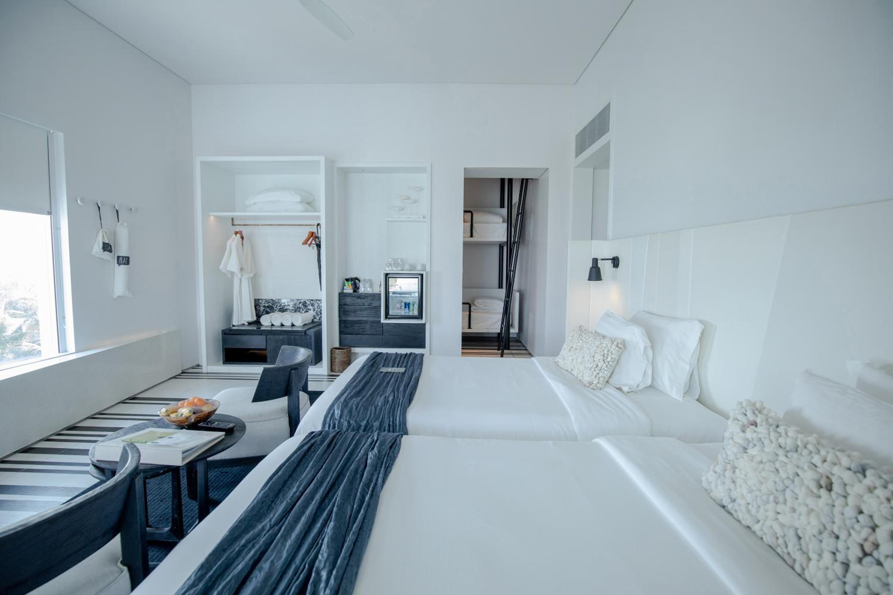 Slider Pool Suite - Photo 1