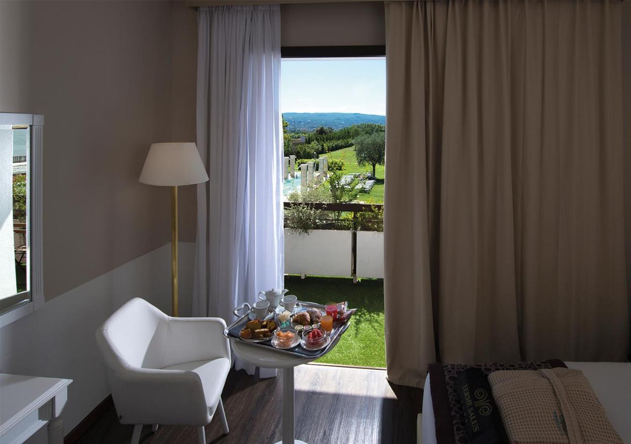 Deluxe Double Room with Spa Access and Pool View - Photo 13