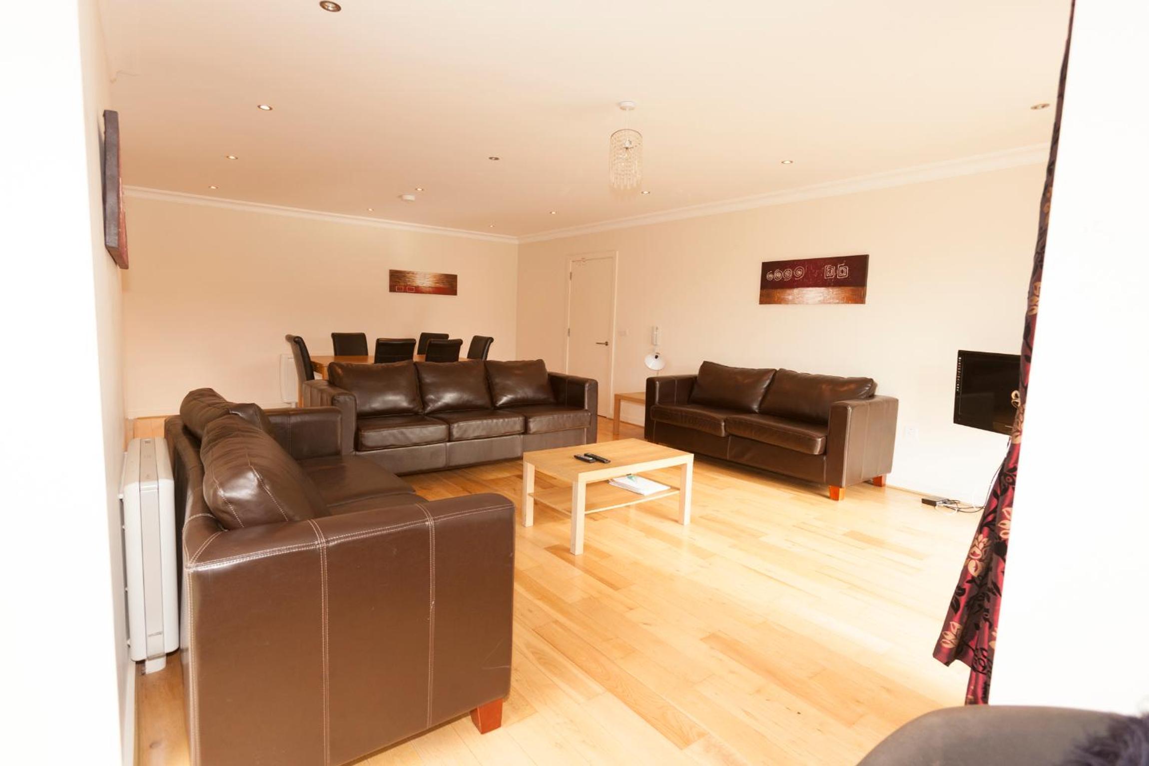 Three-Bedroom Apartment photo 2