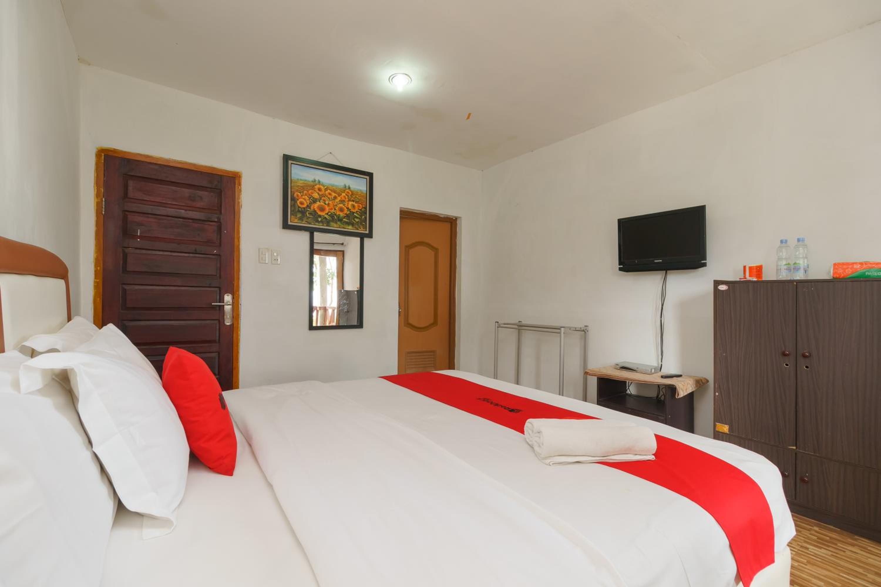 Economy Double Room photo 2