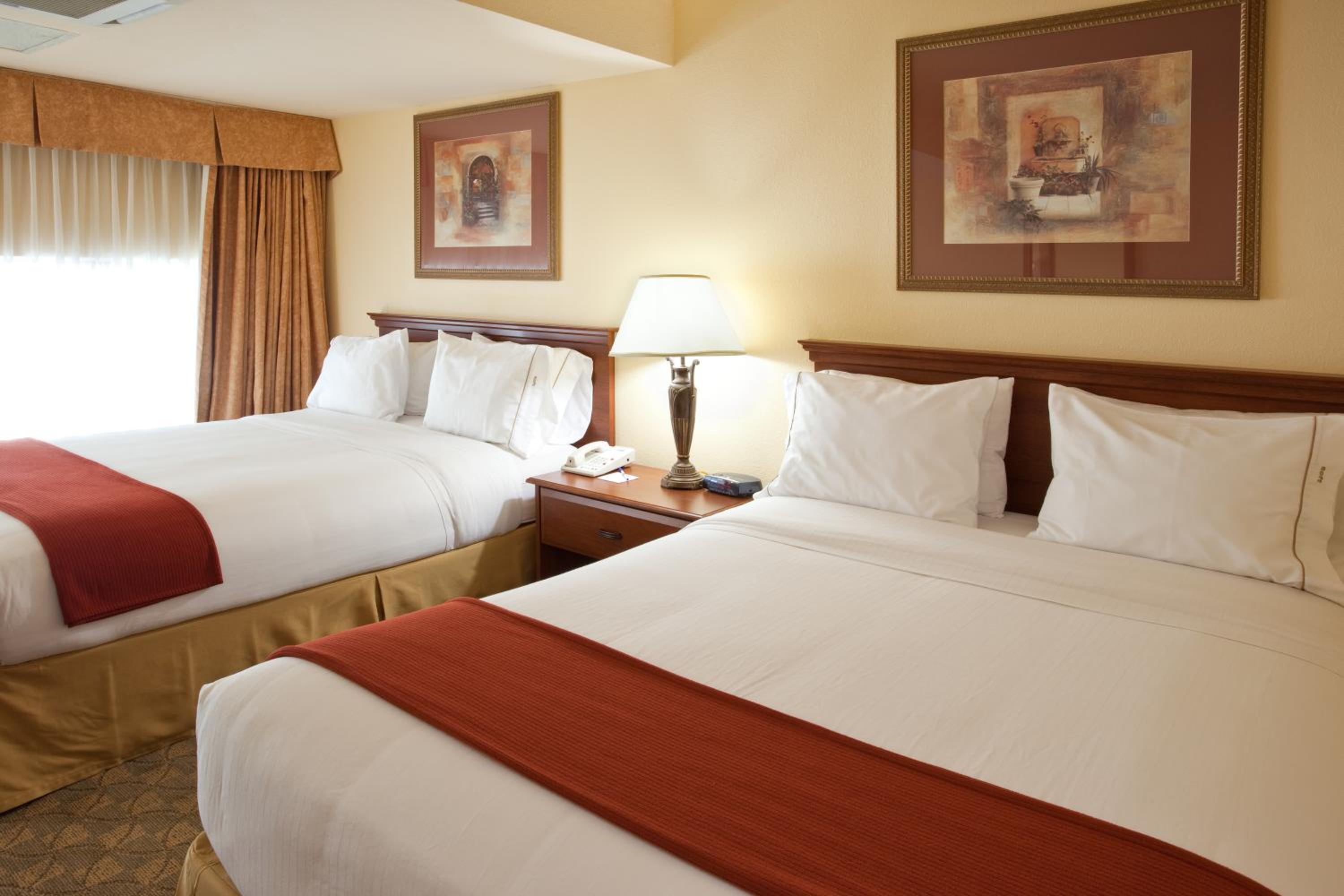 Queen Suite - Disability Access - Photo 3
