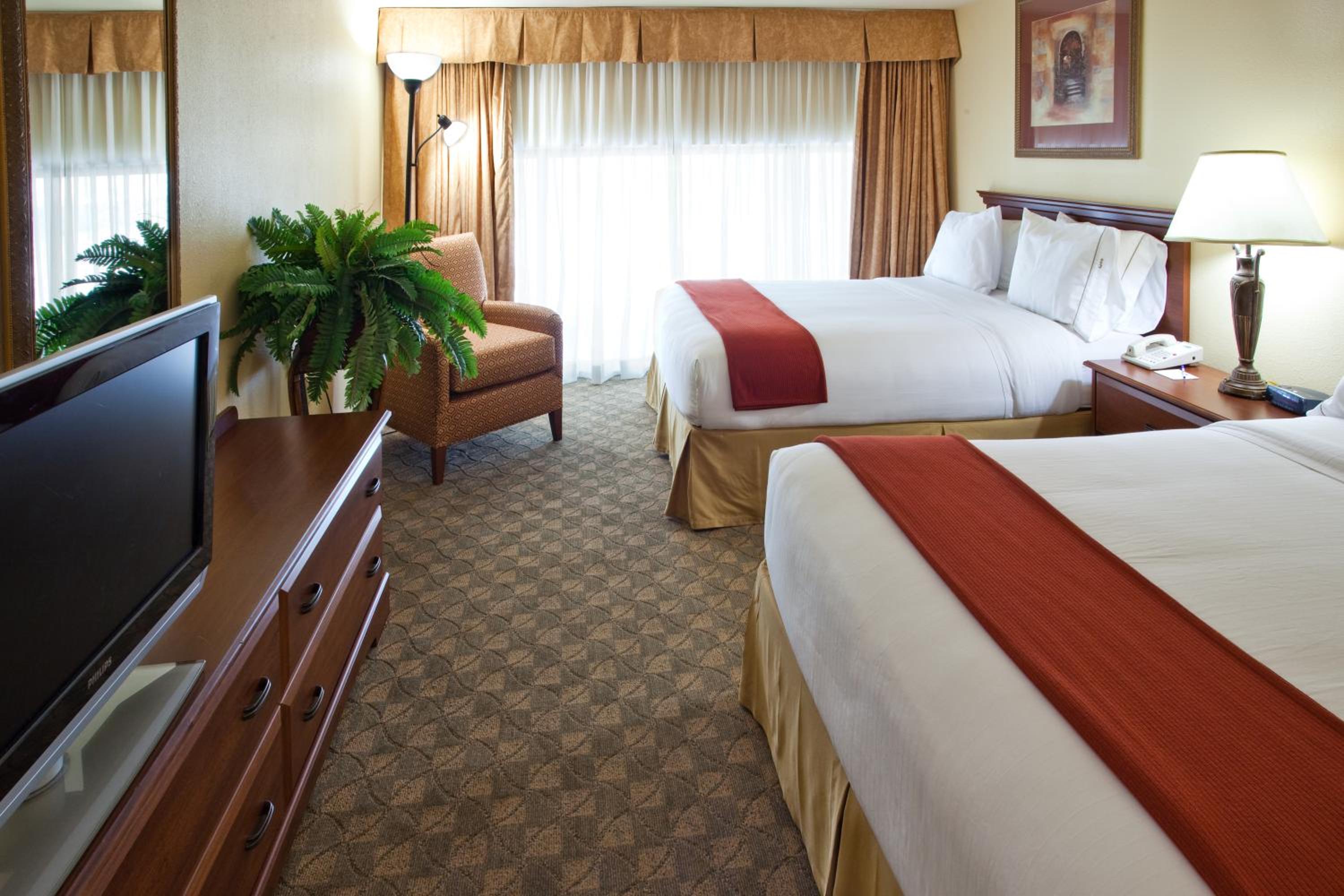 Queen Suite - Disability Access - Photo 4